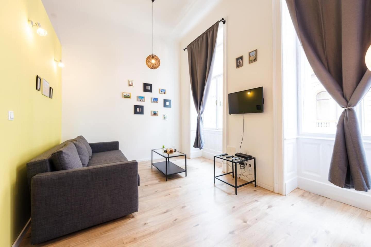 Two-Bedroom Apartment - Photo 4