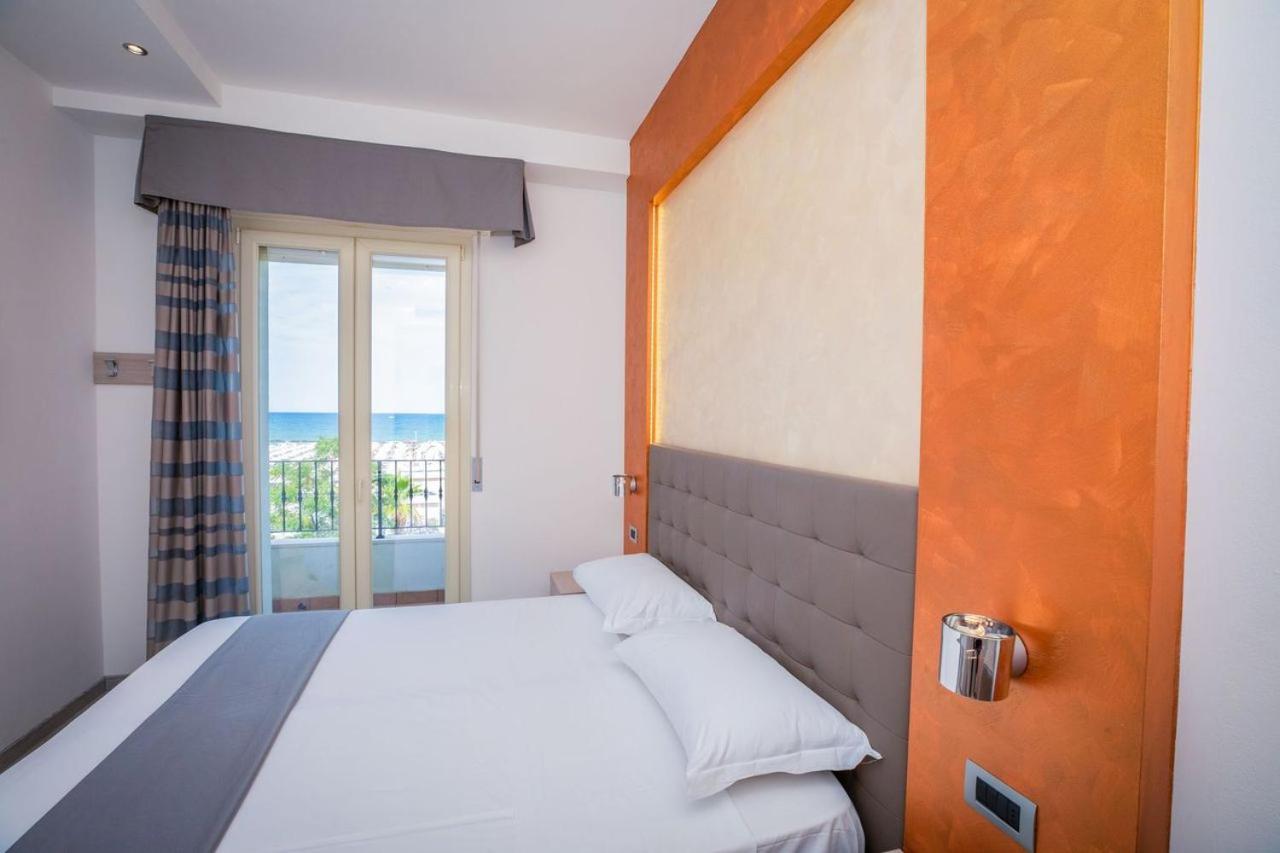 Superior Double Room with Sea View - Photo 9