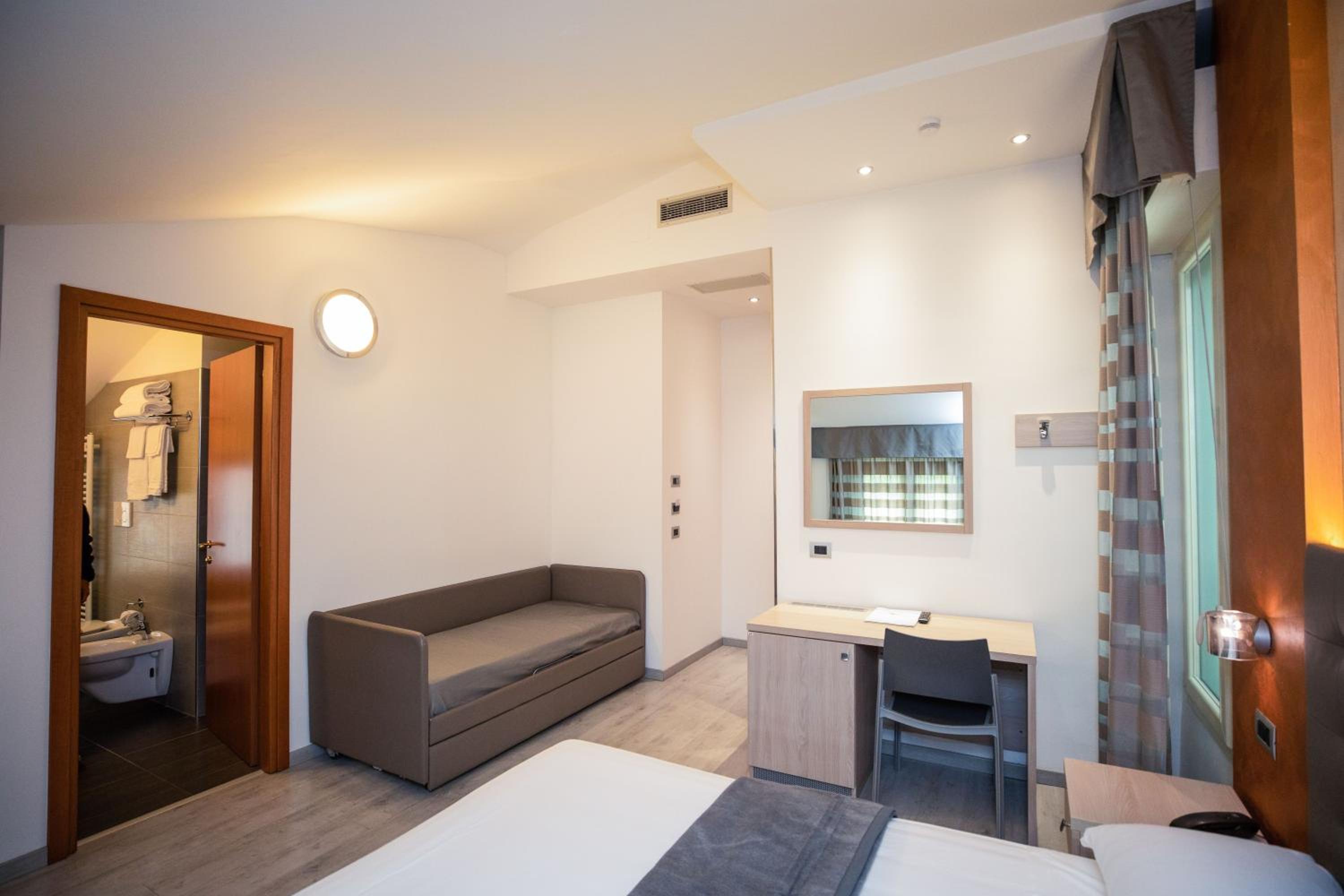 Superior Double Room with Sea View - Photo 10