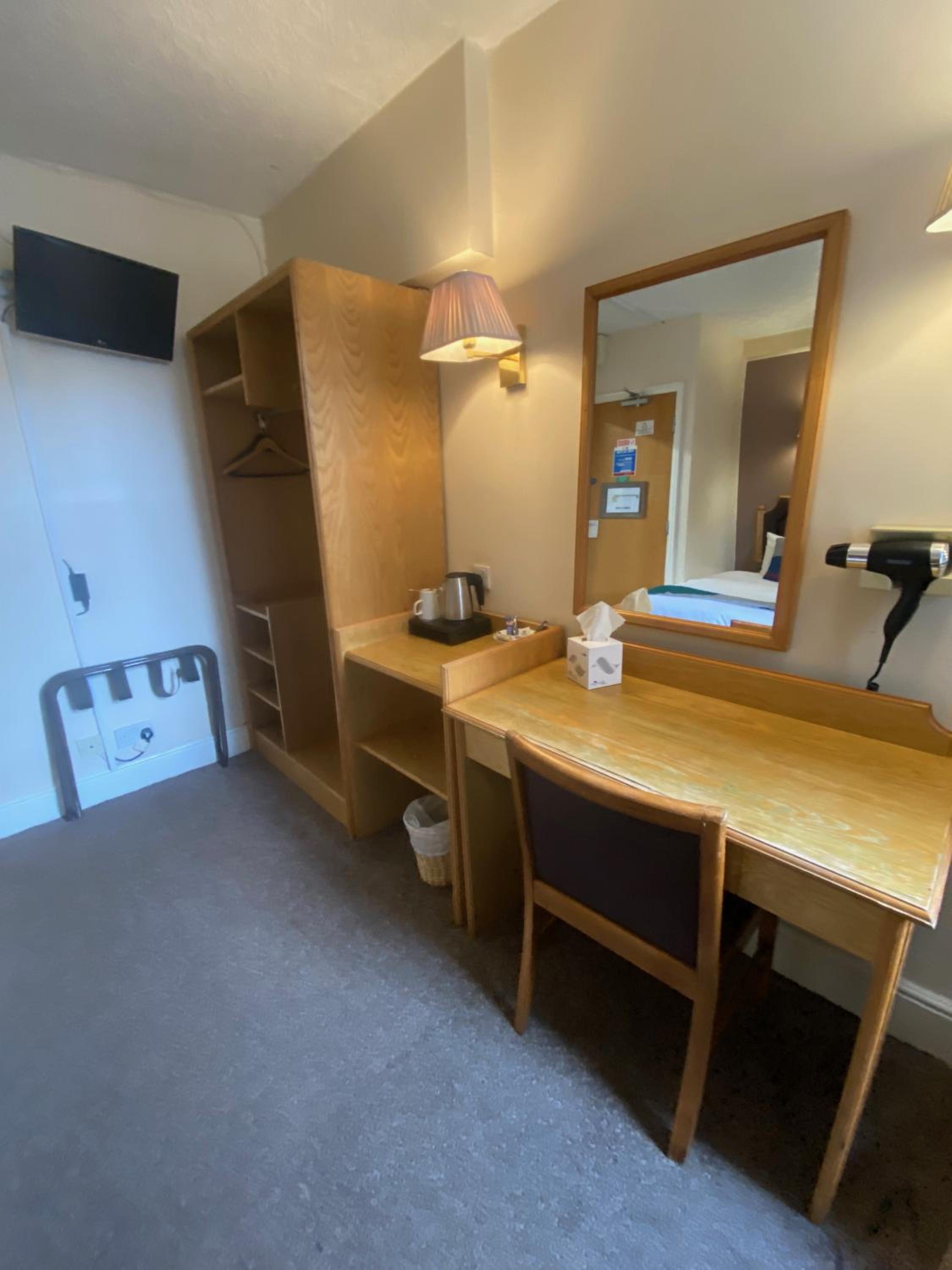 Standard Twin Room - Photo 1