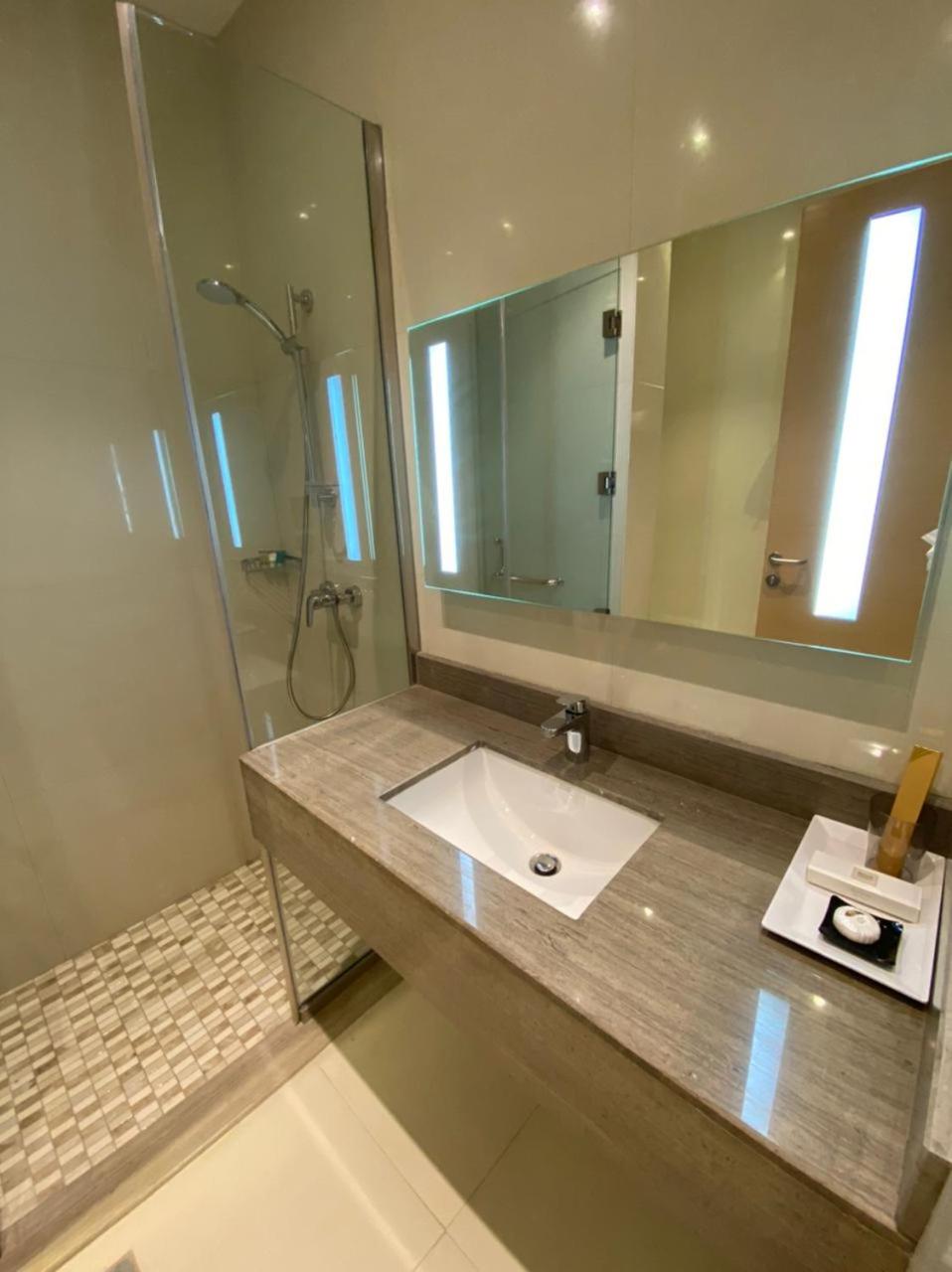 One-Bedroom Suite - Photo 6