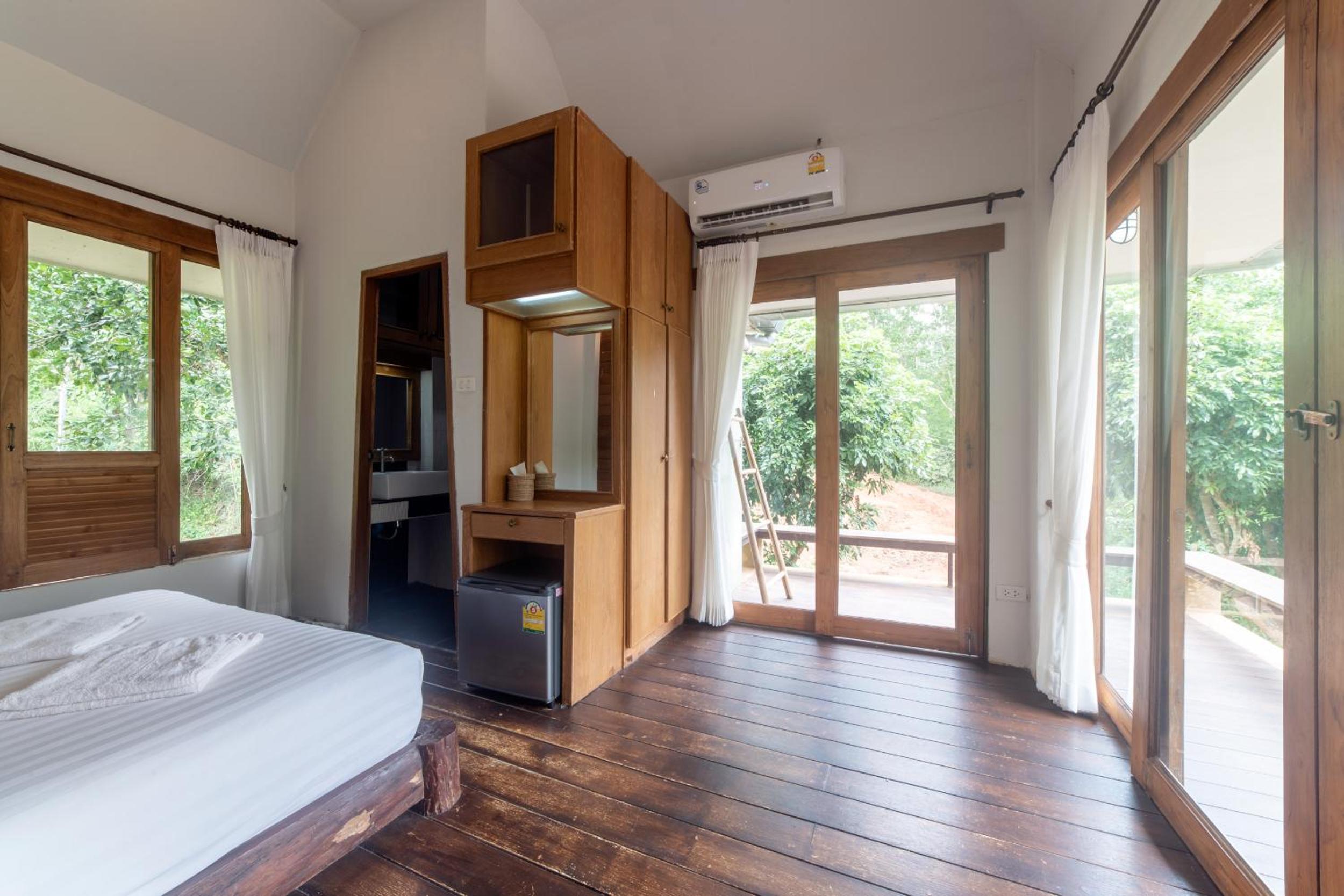 Deluxe Bungalow - Photo 5