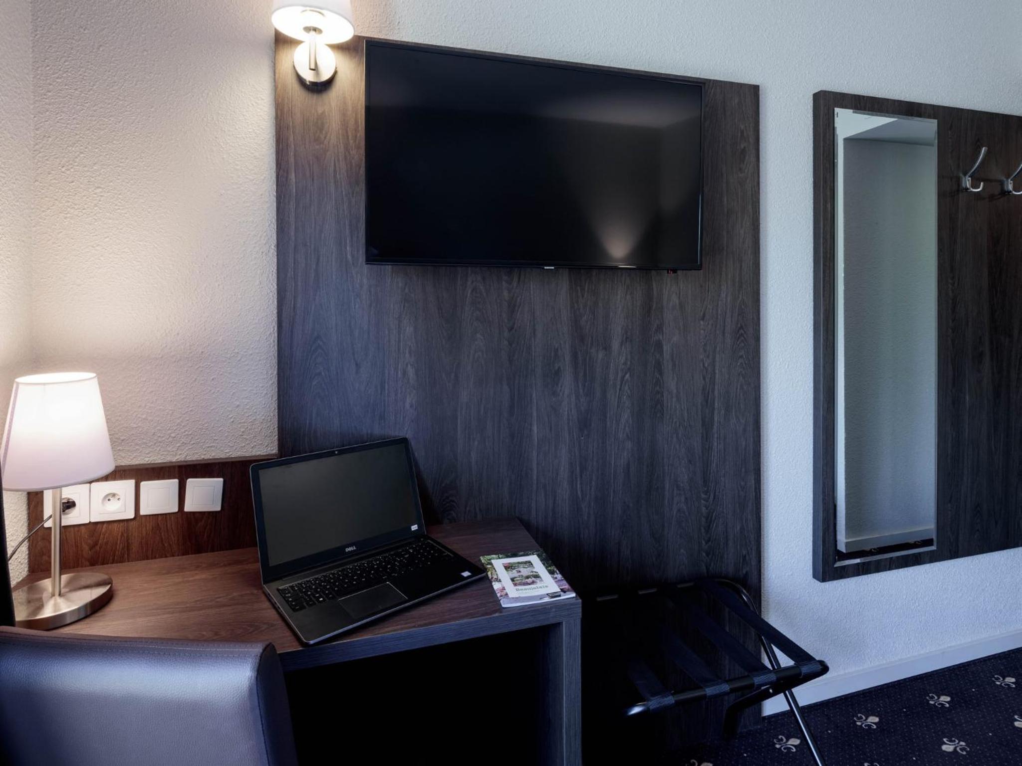Standard Double Room - Photo 7