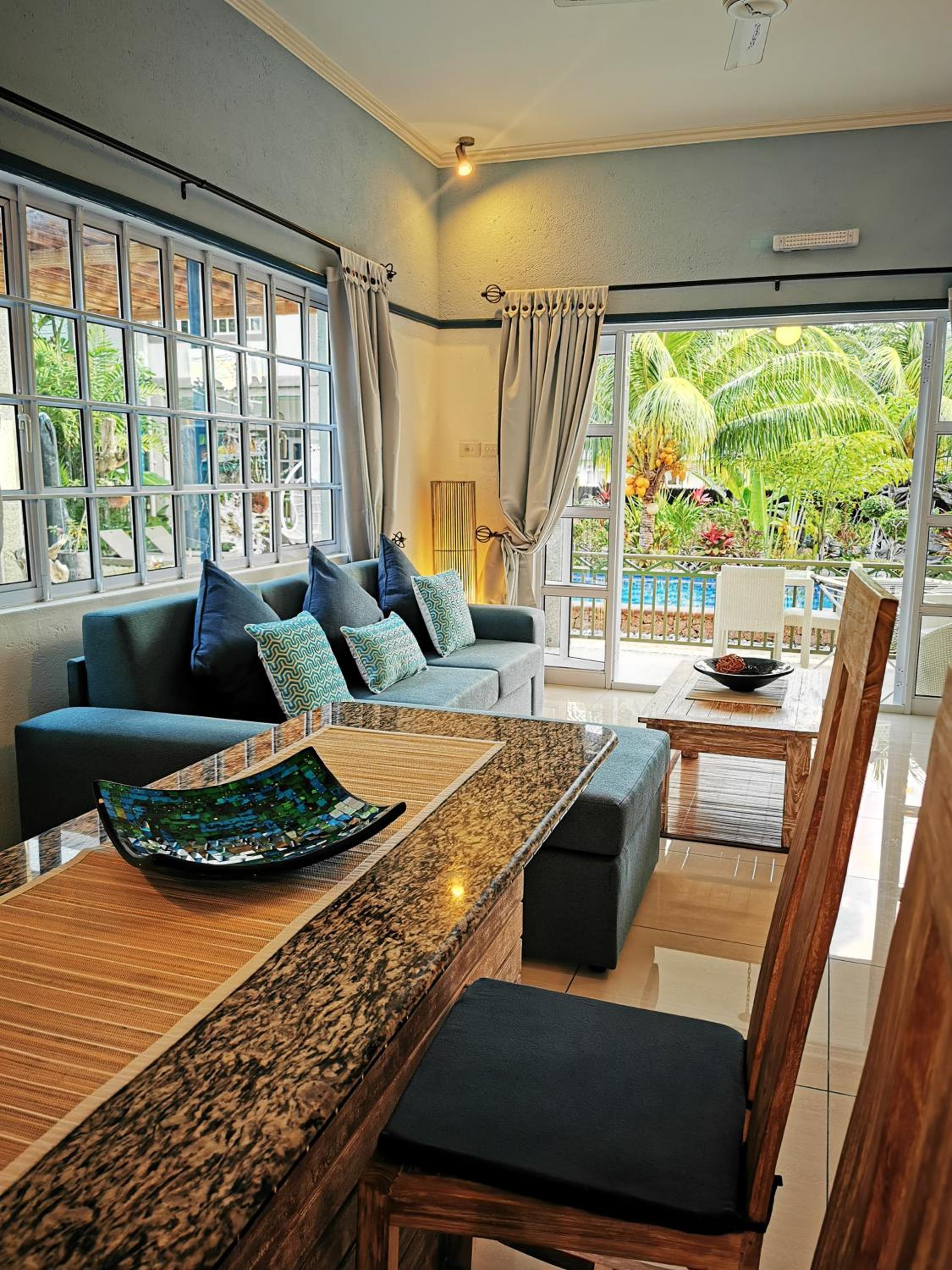 Apartment with Pool View  photo 3