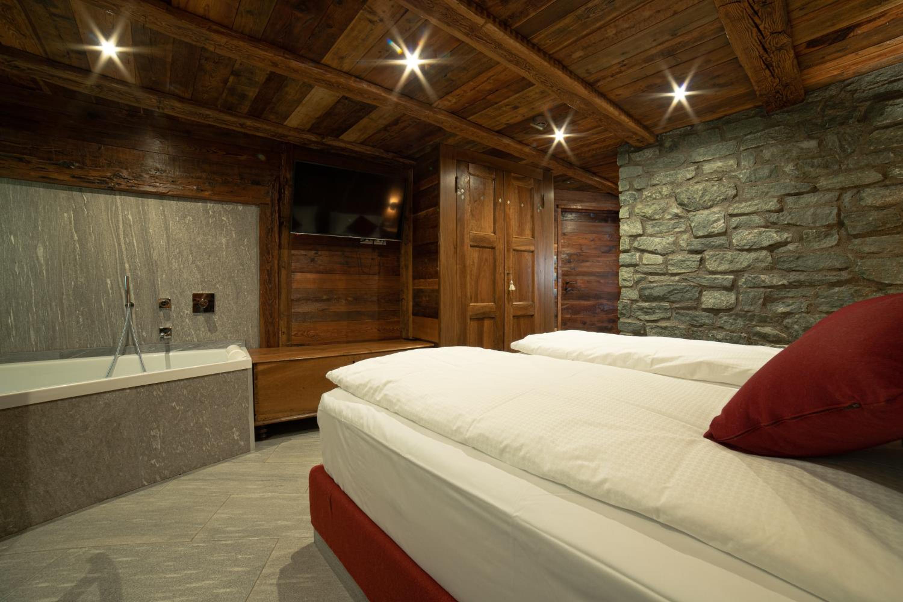 King Room with Spa Bath - Photo 6