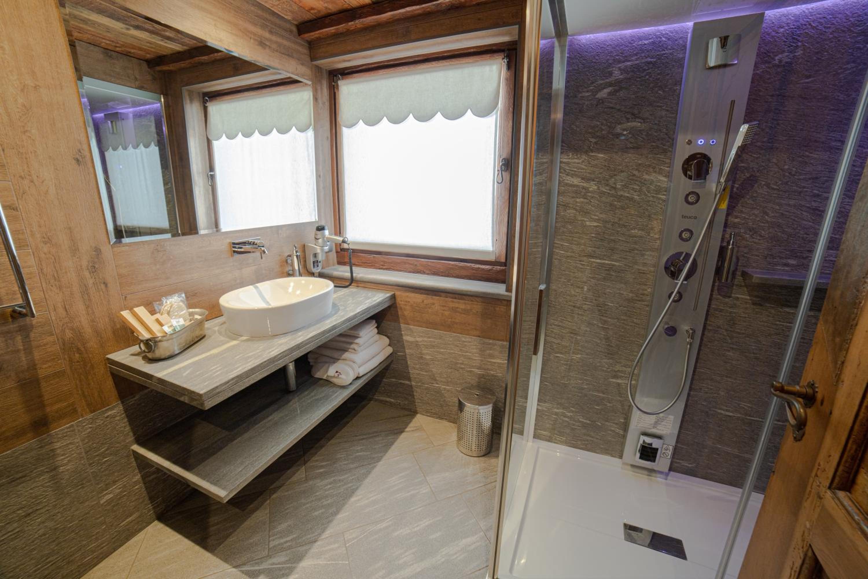 King Room with Spa Bath - Photo 4