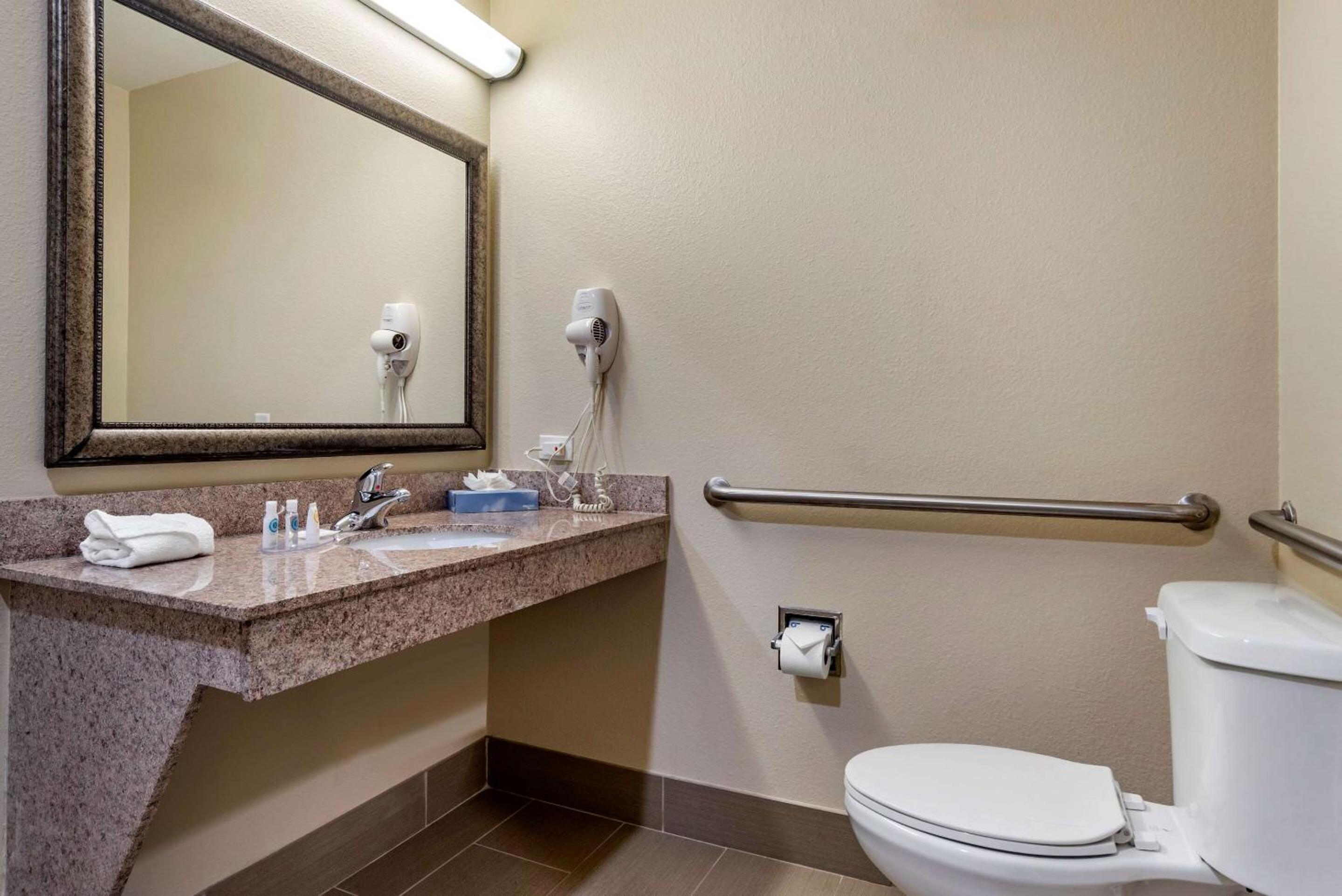King Room with Hearing Accessible - Mobility Accessible/Non-Smoking - Photo 2