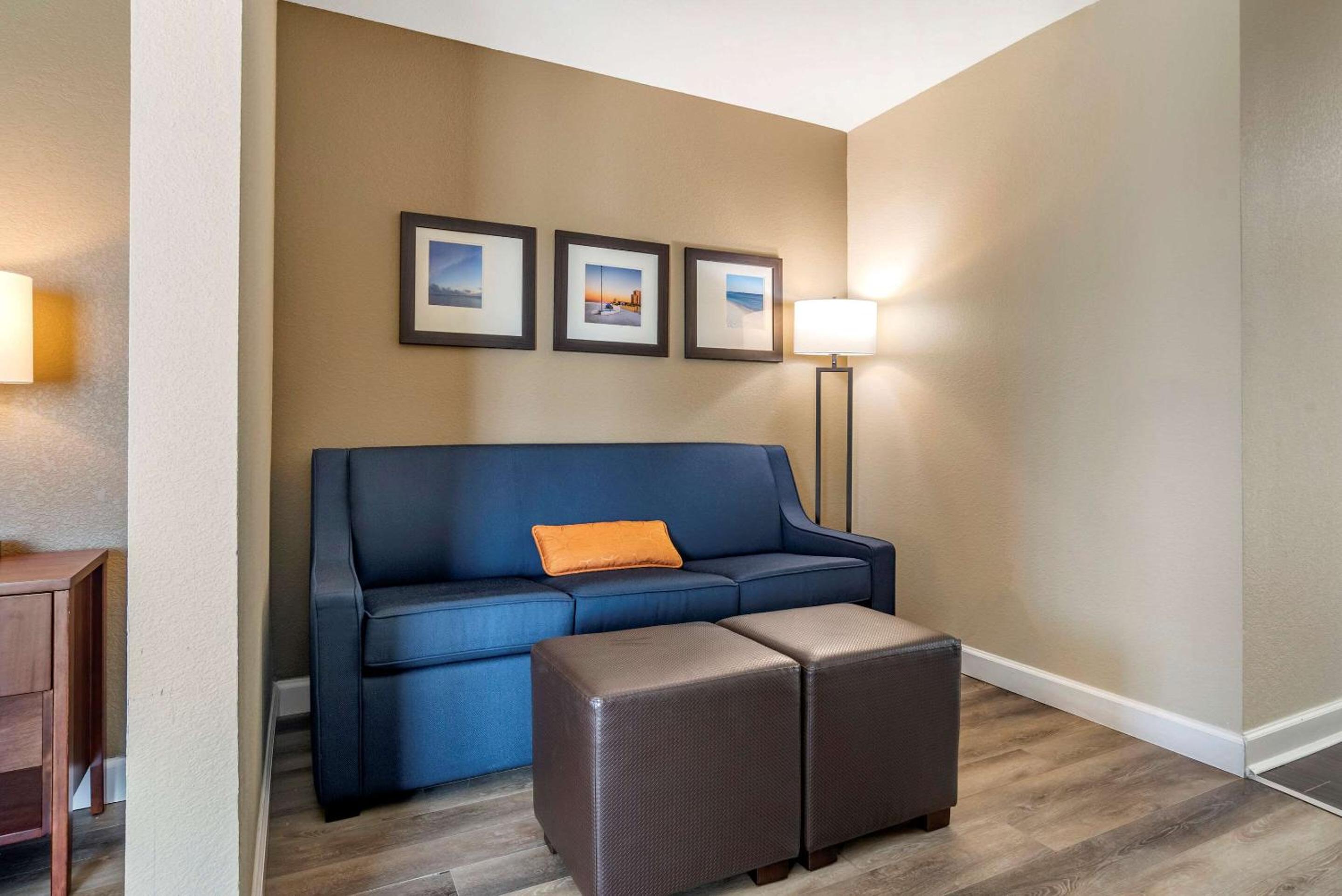 Queen Suite - Photo 2
