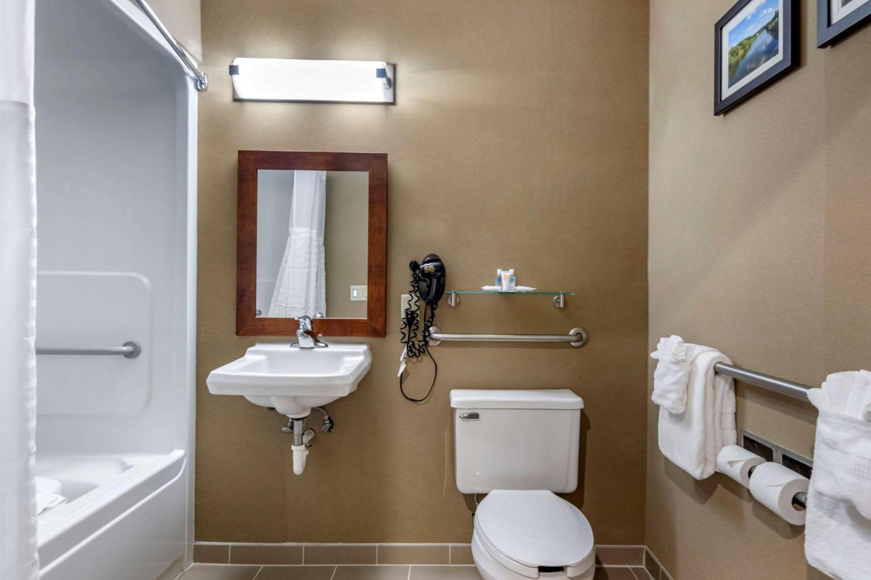 Comfort Inn & Suites Montpelier-Berlin, Photo 3