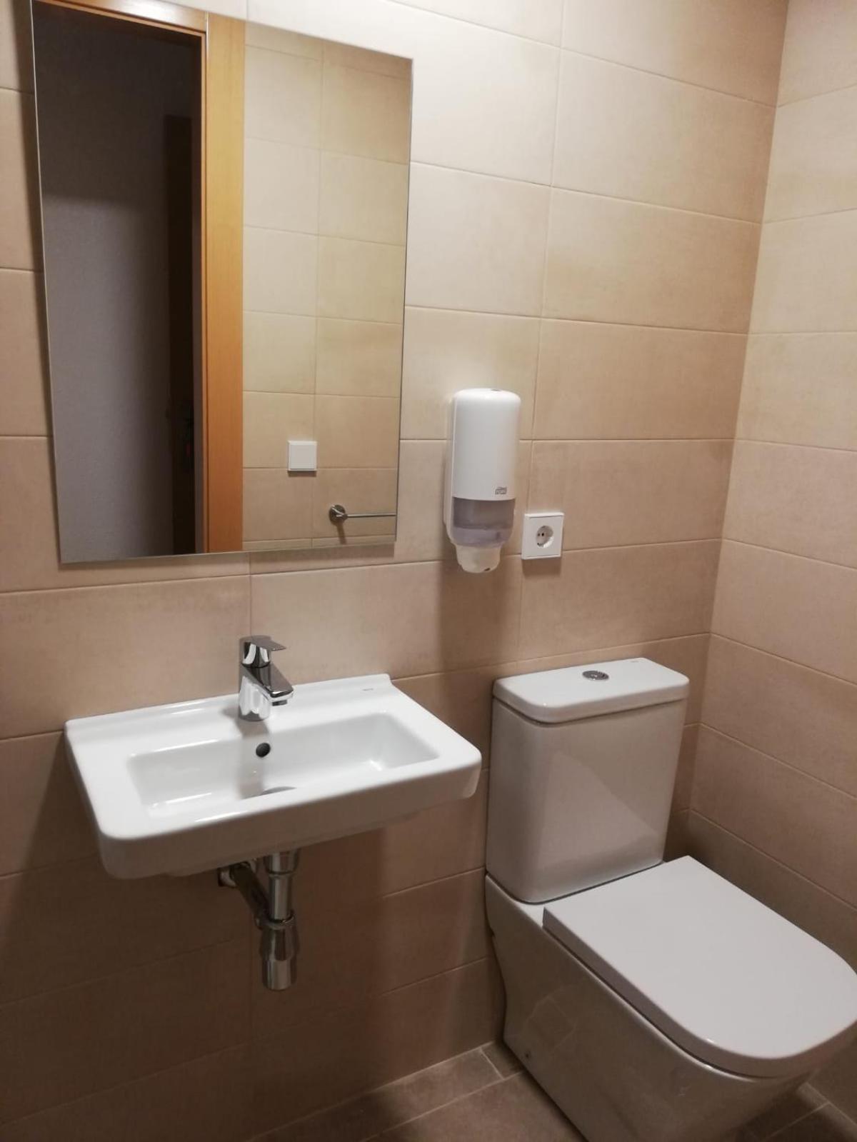 Single Room with Private Bathroom photo 3