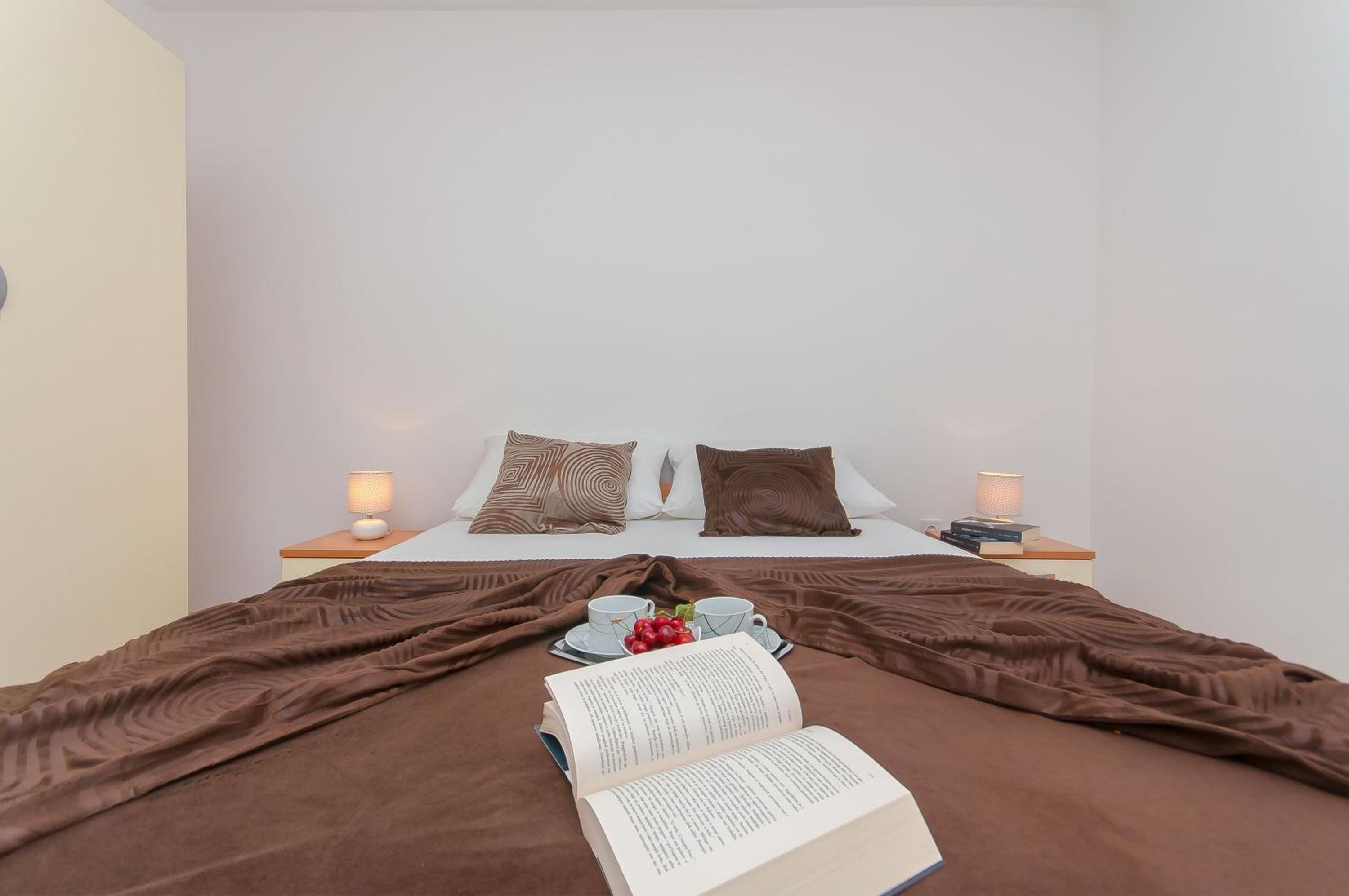 Apartment photo 1