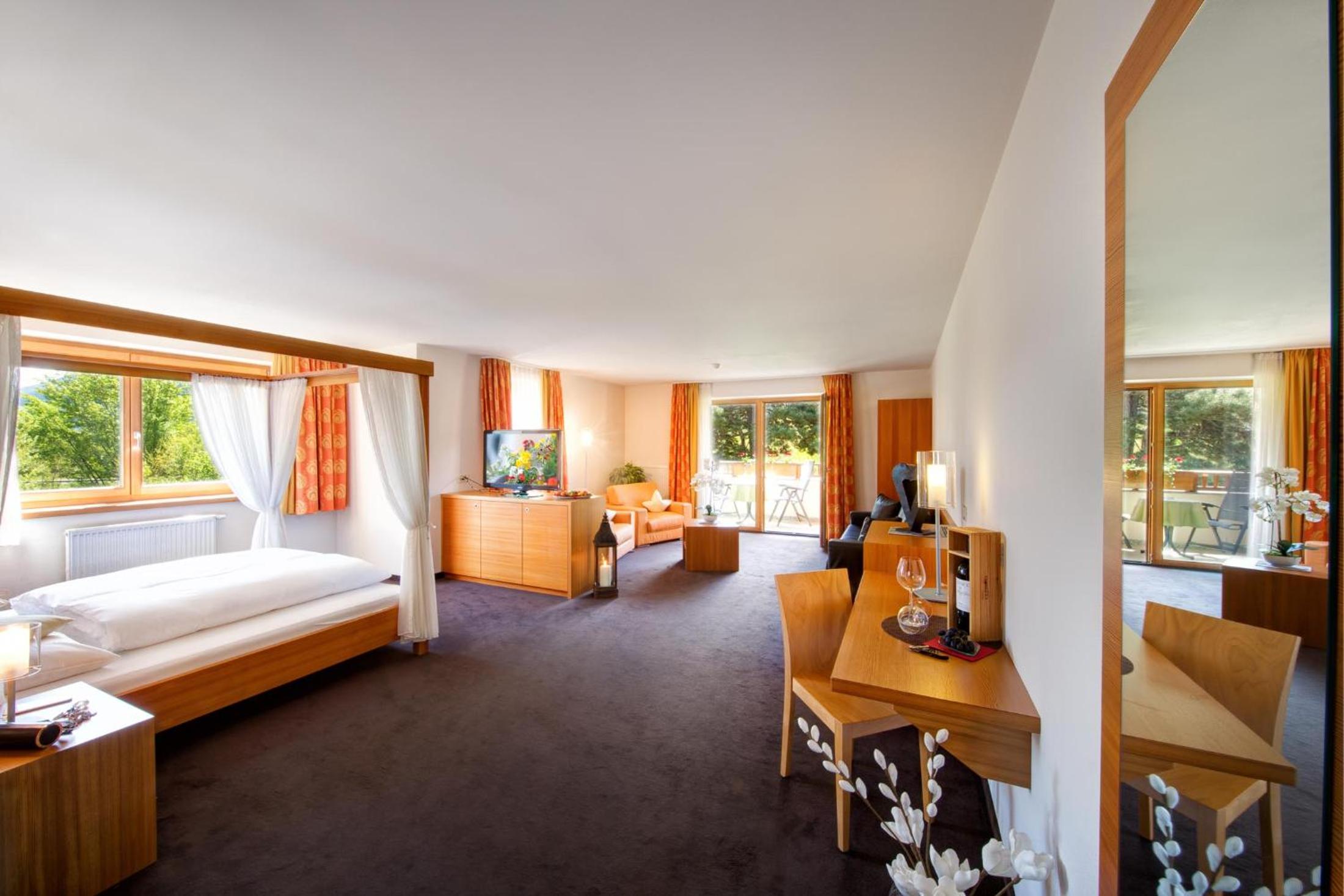 Junior Suite with Balcony photo 3