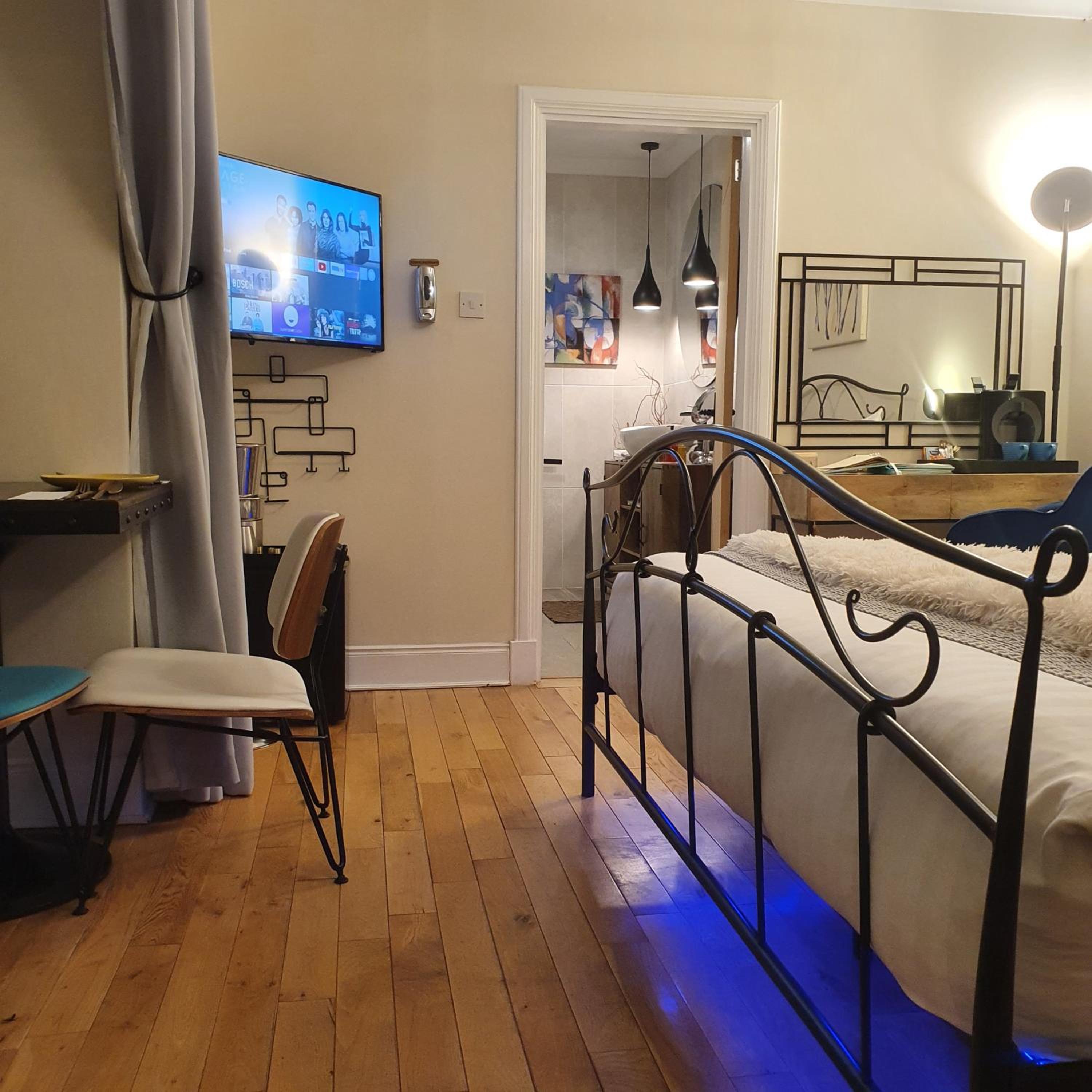 Deluxe Double Room with Shower