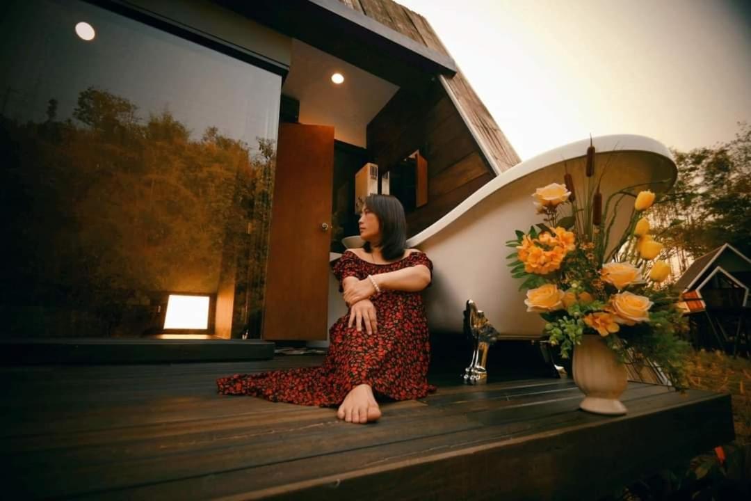 Deluxe Double Room with Bath - Photo 9