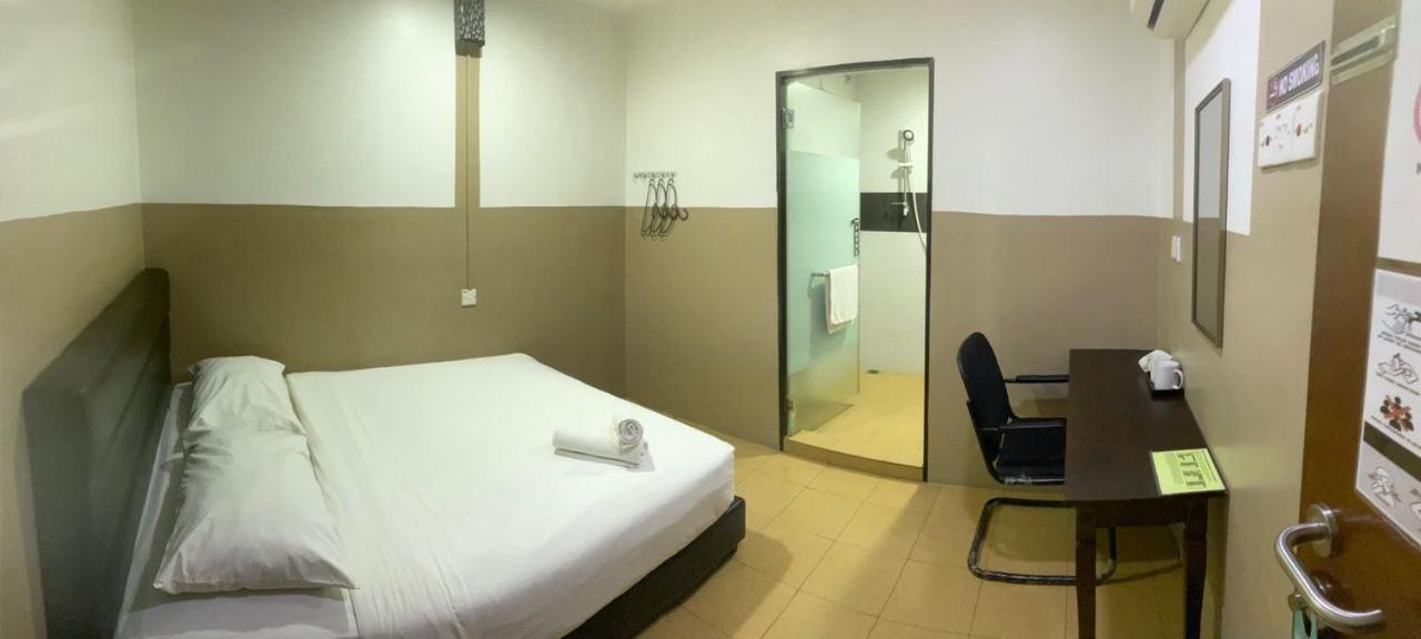 Budget Double Room photo 3