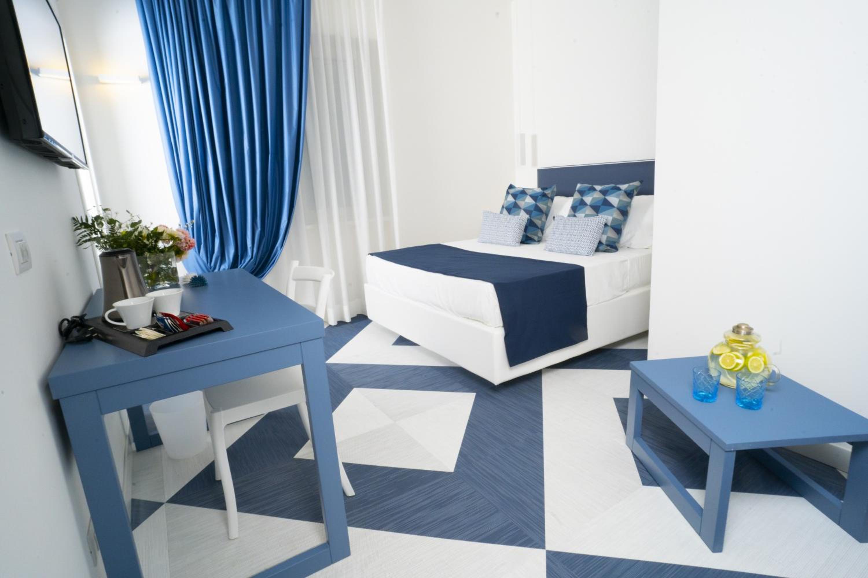 Large Double Room - Photo 2