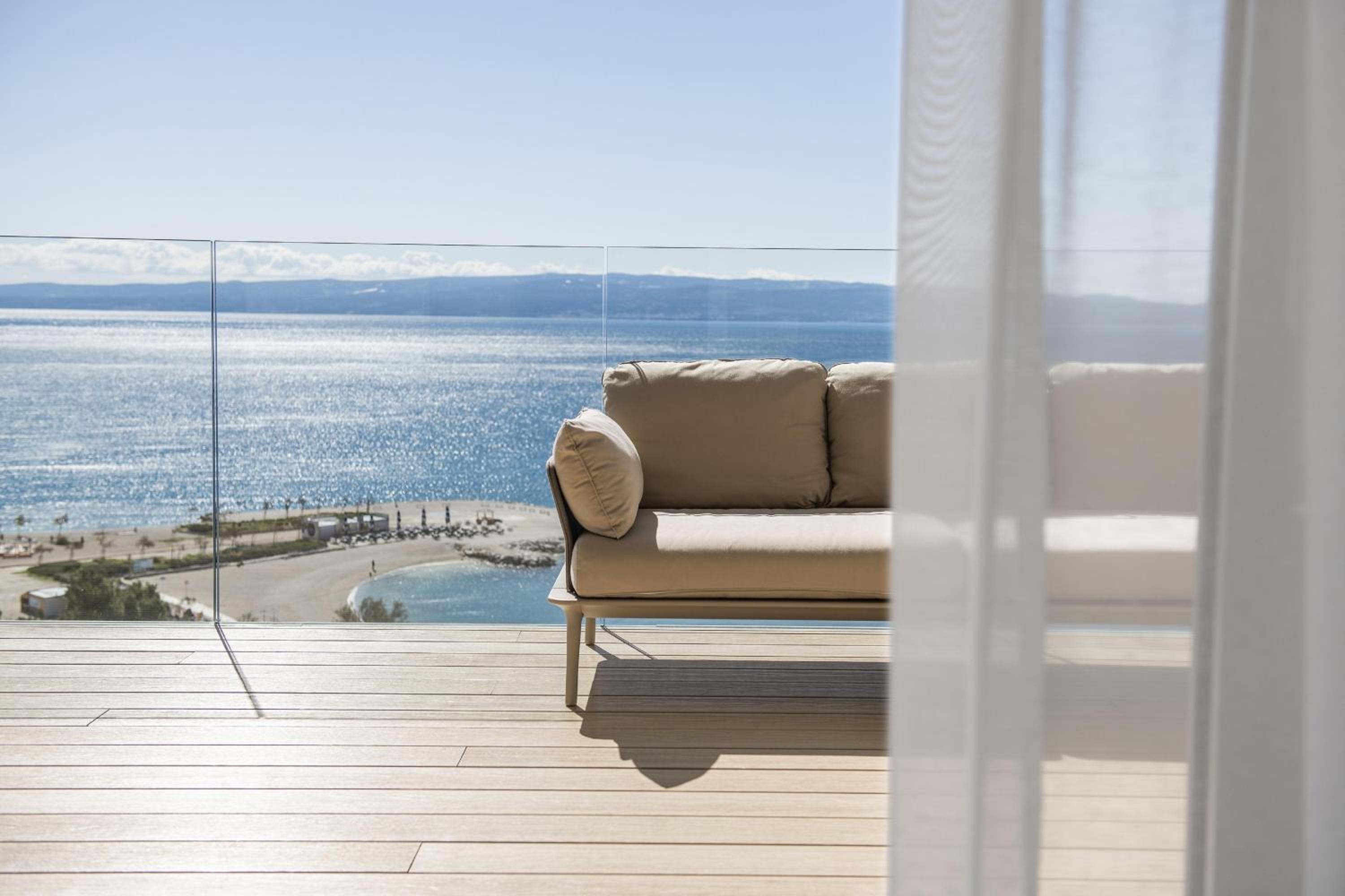 Premium Suite with Sea View and Terrace - Photo 11