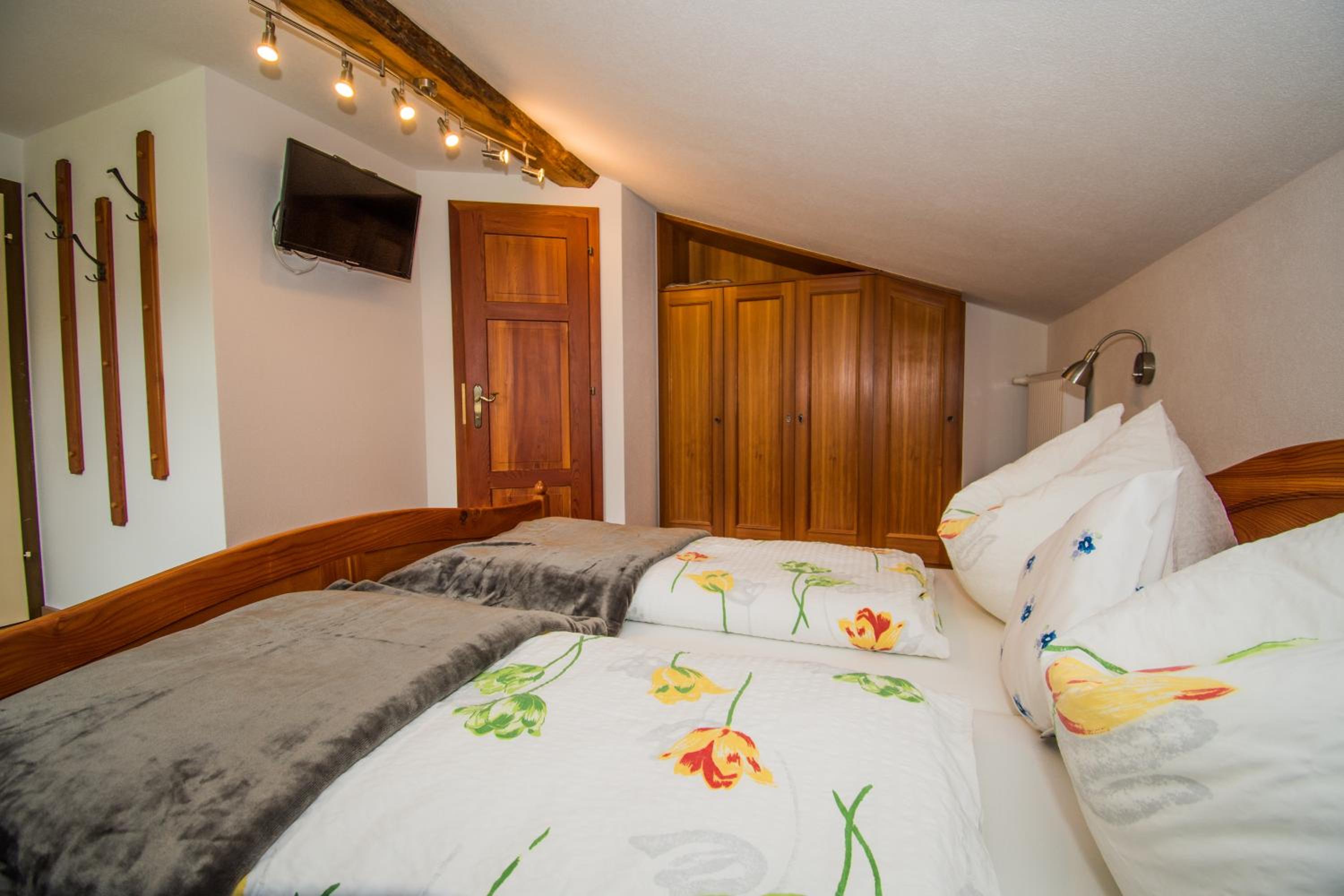 Double or Twin Room with Balcony photo 3