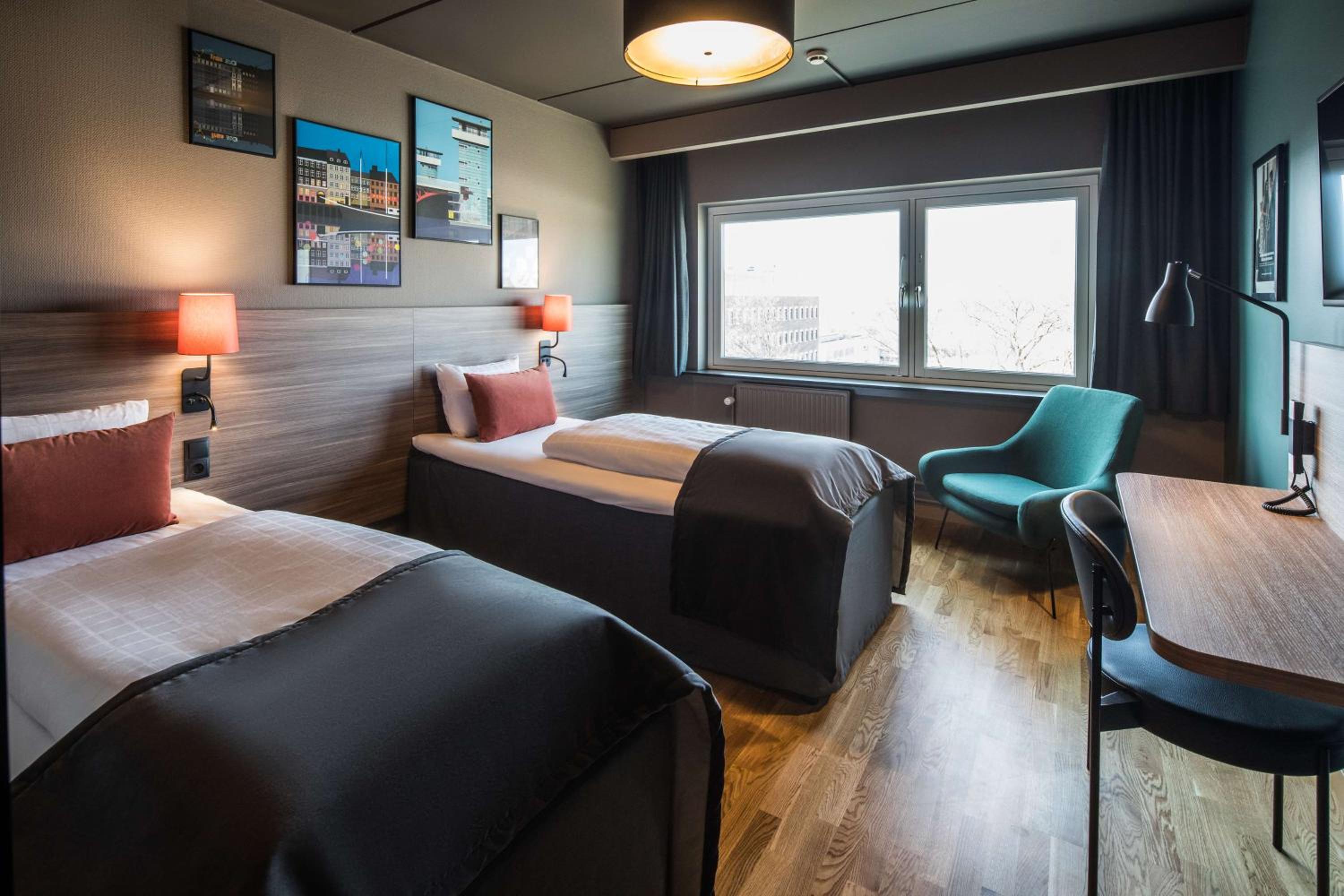 Twin Room - Photo 2