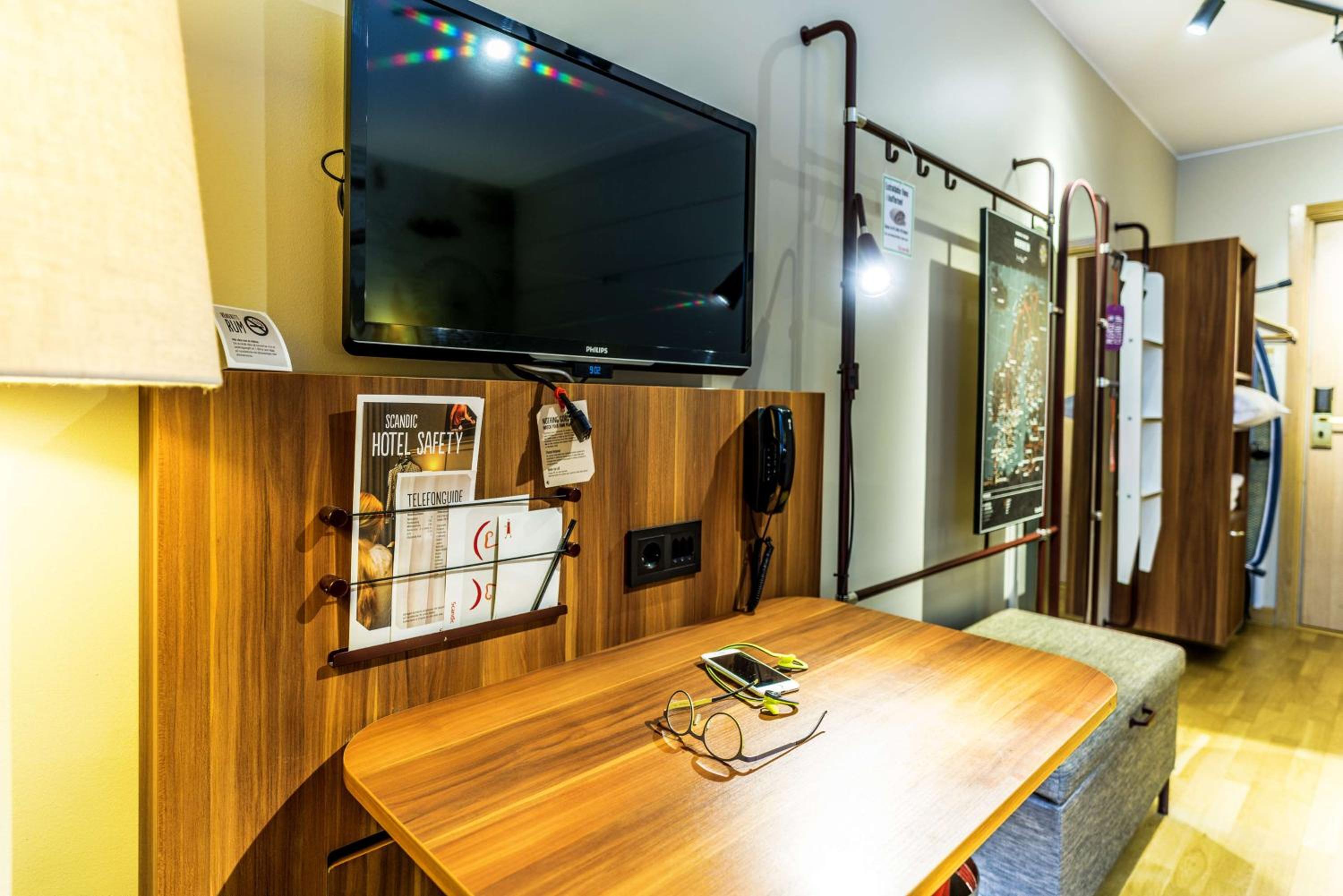 Standard Family Room - Photo 3