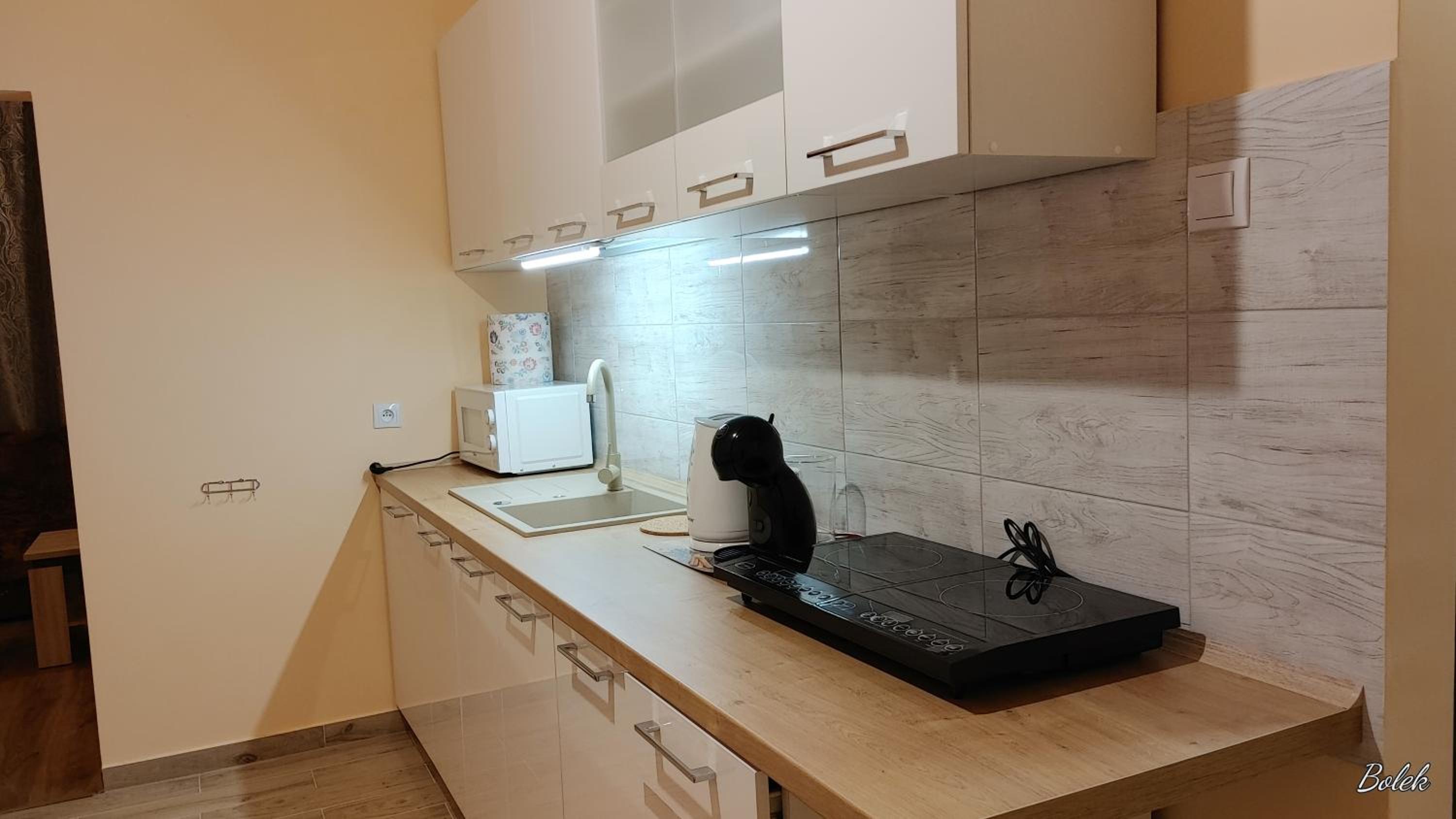 One-Bedroom Apartment - Photo 1