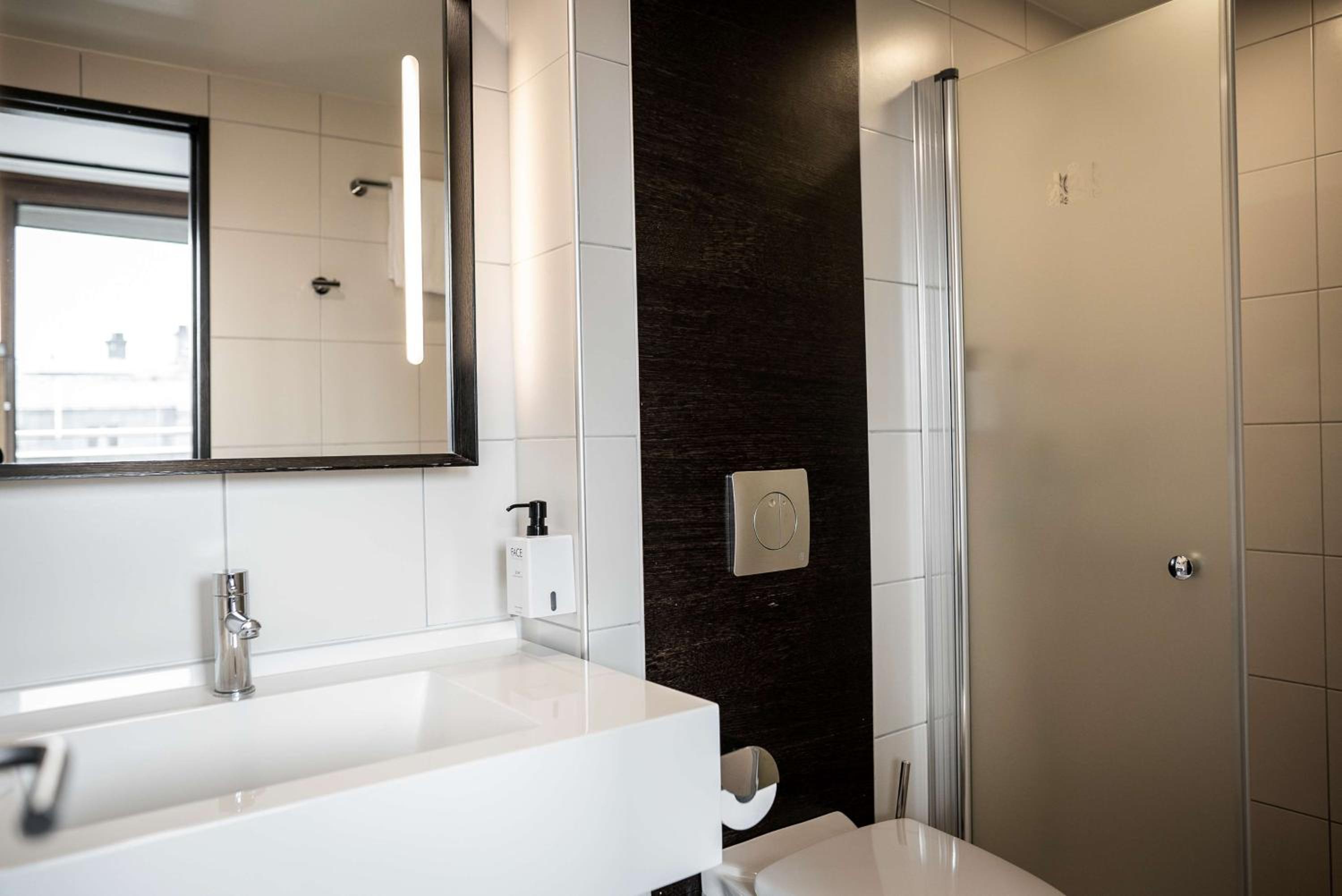 Superior Twin Room - Photo 10