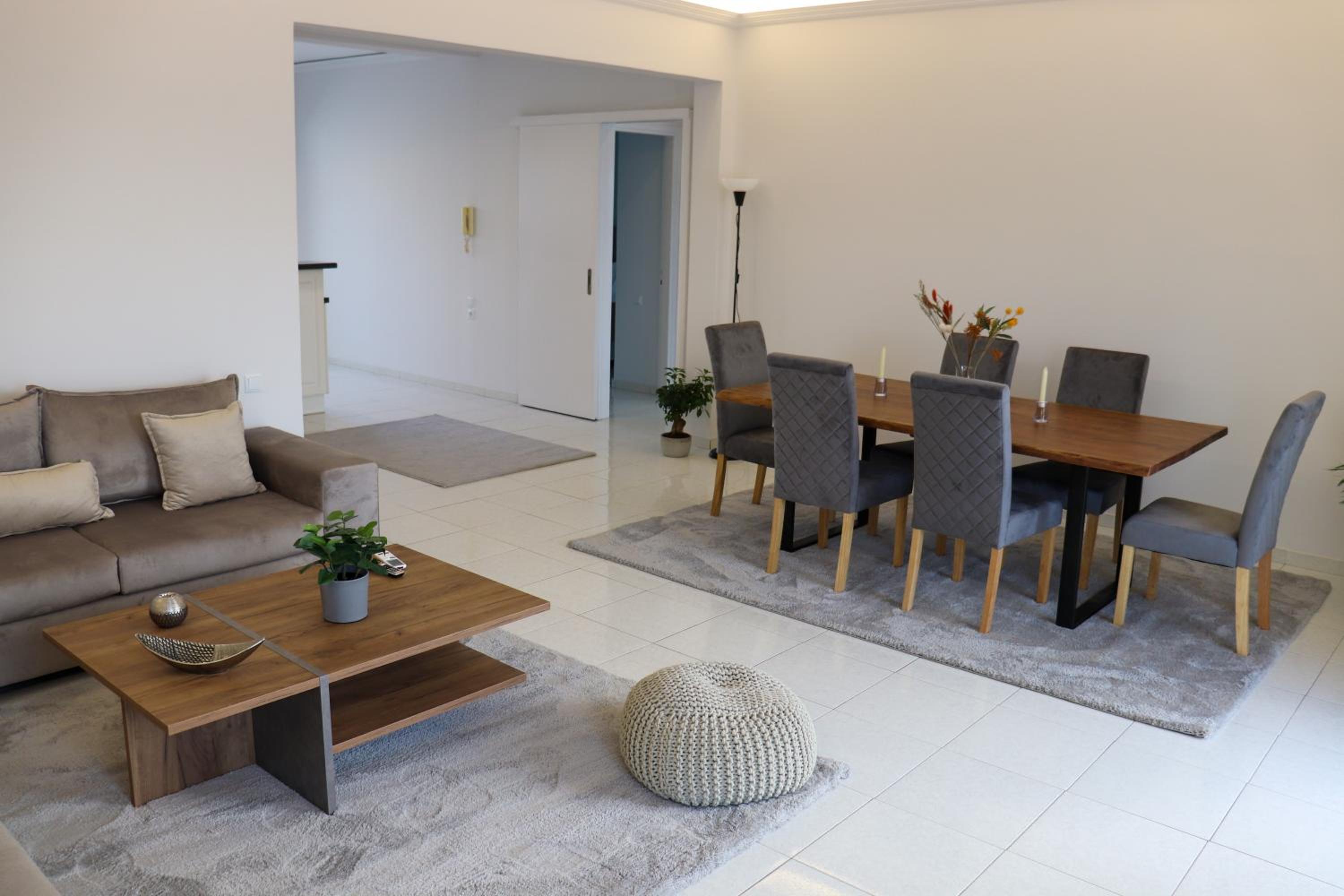 Two-Bedroom Apartment - Photo 4