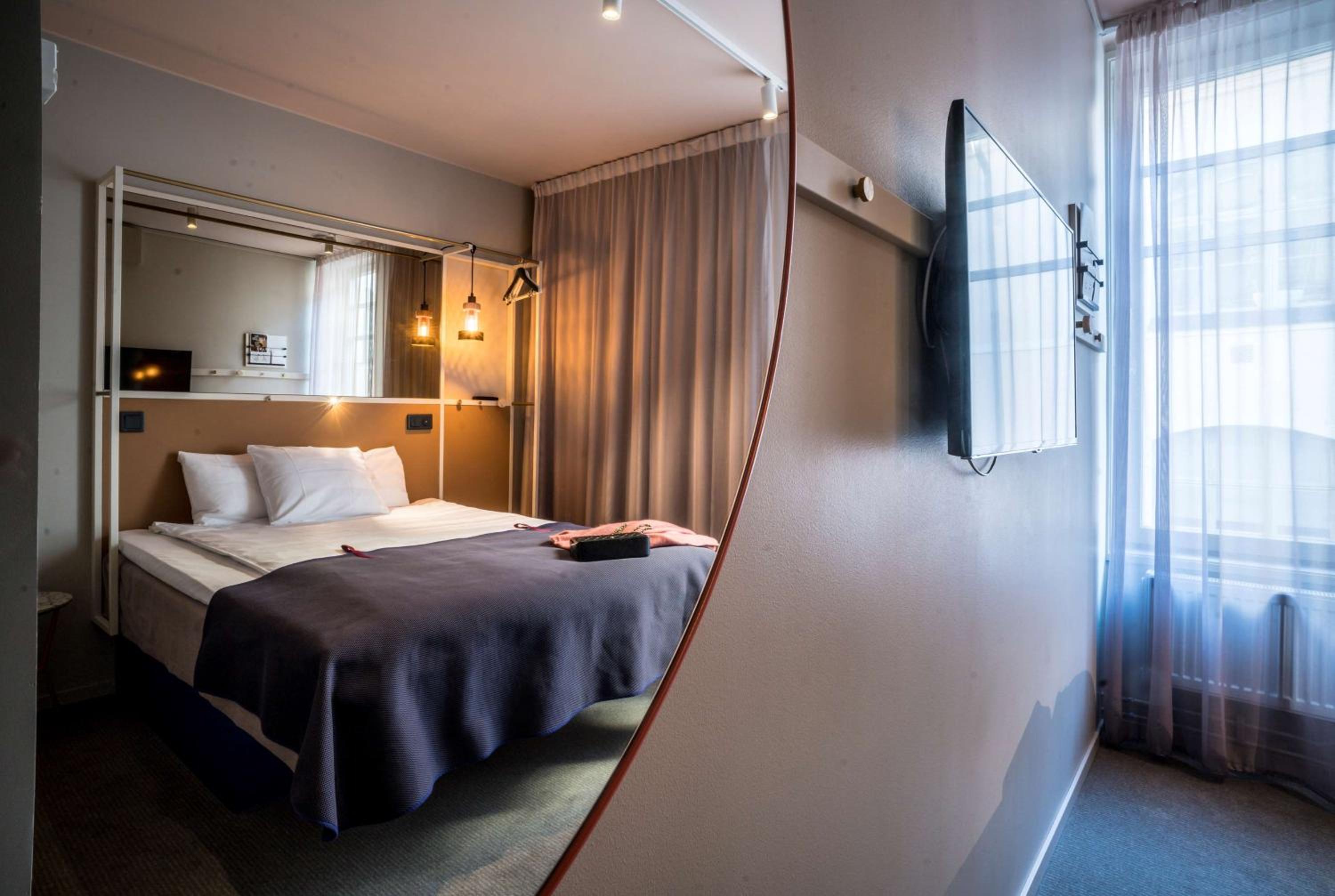 Standard Double Room thumbnail 6