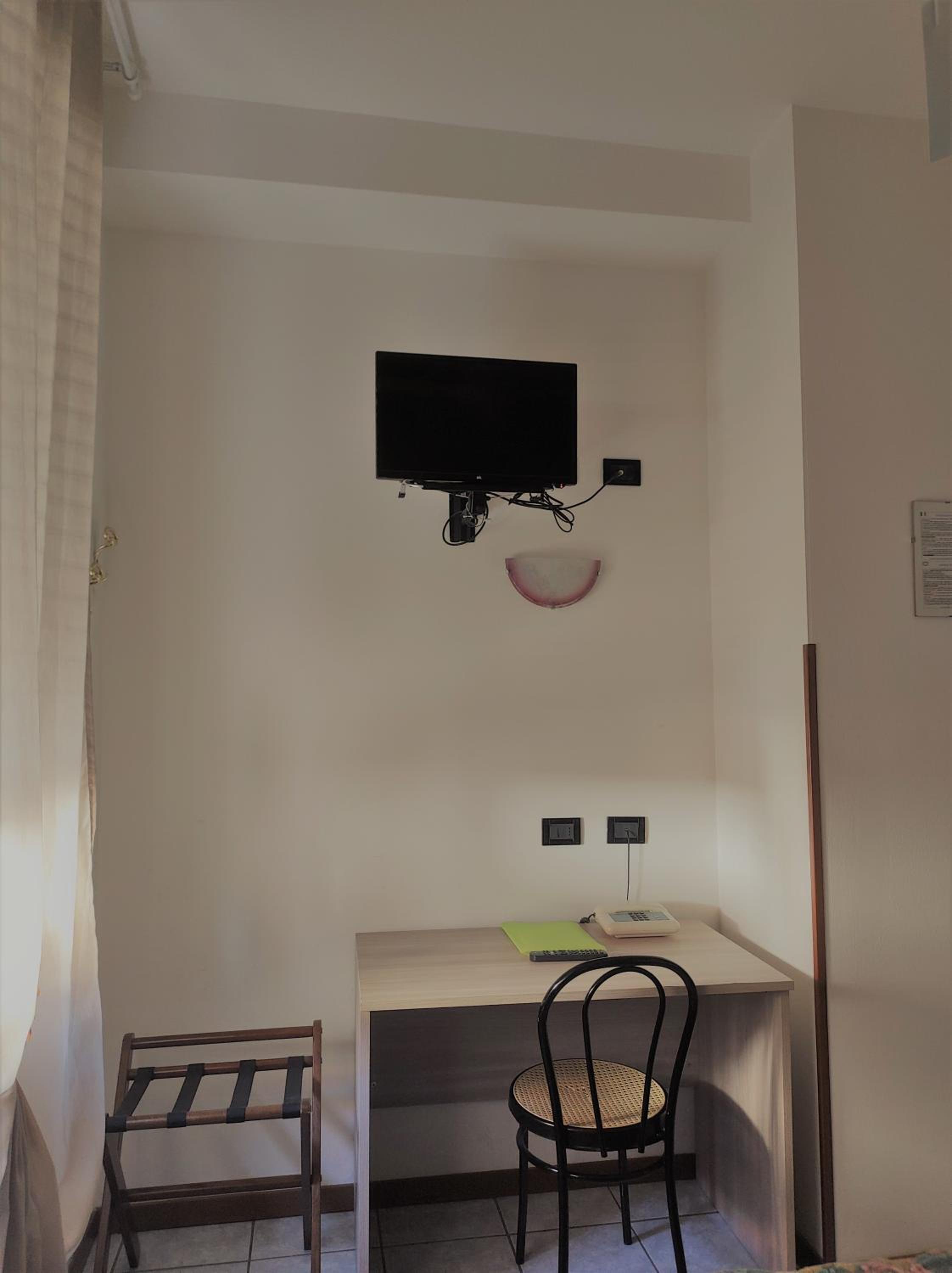 Double Room - Photo 5