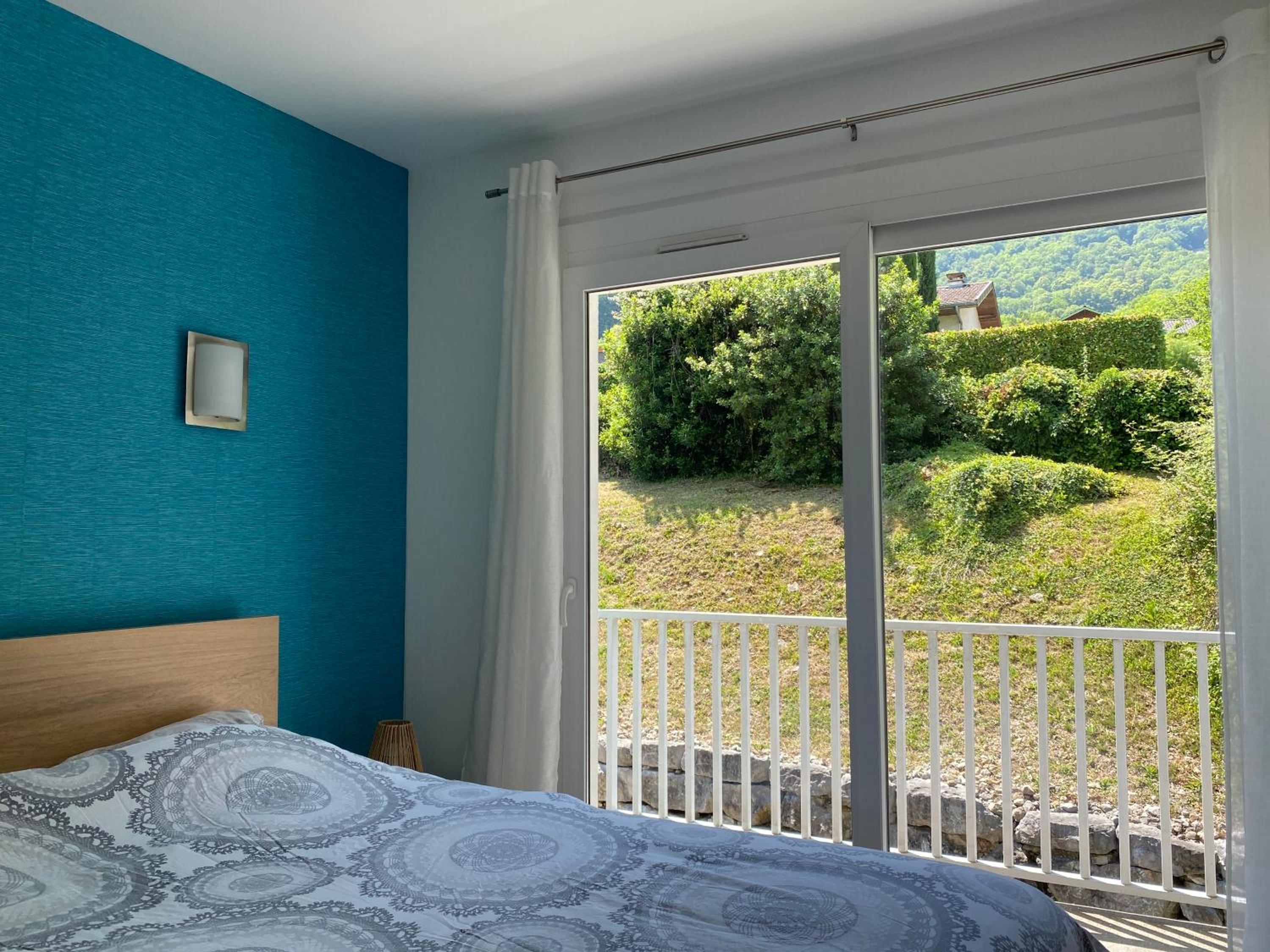 Apartment with Mountain View - Photo 5