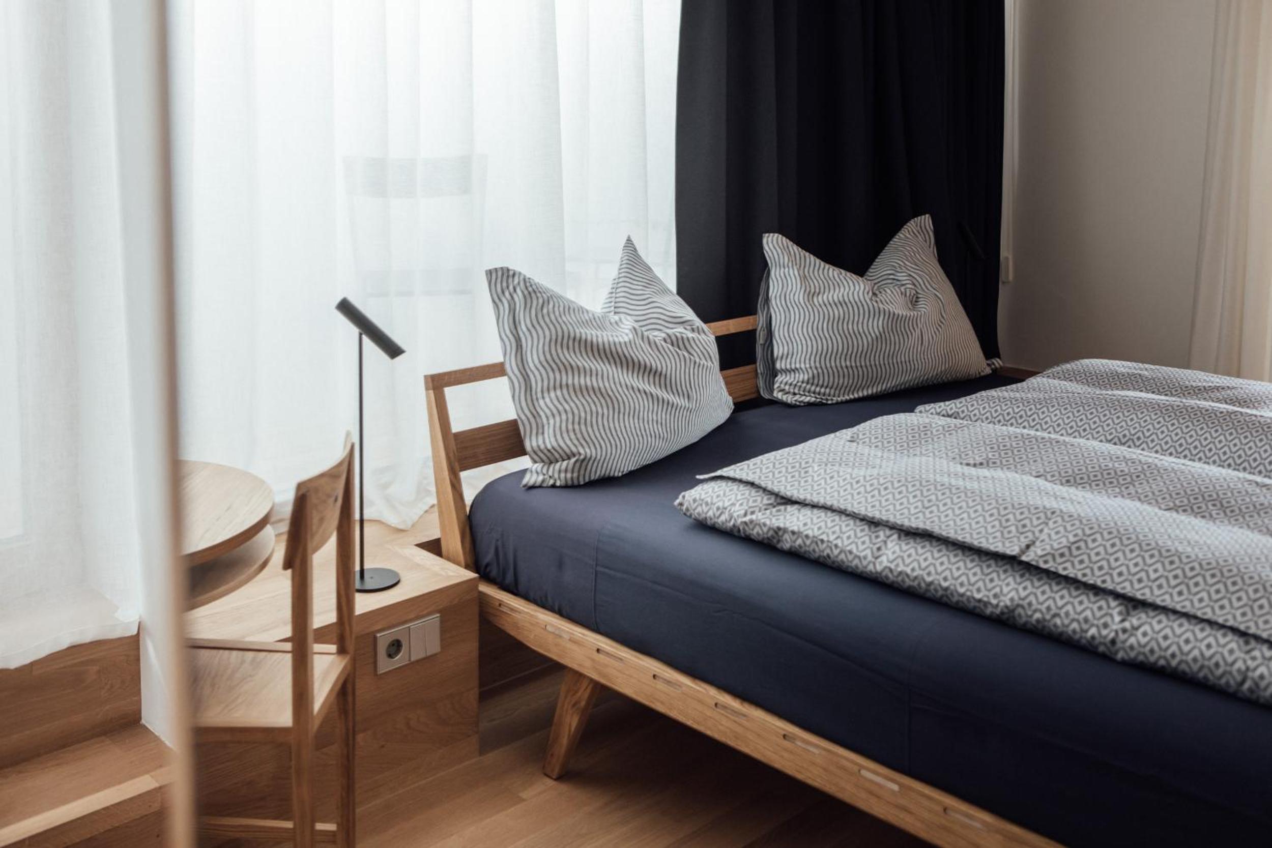Deluxe Double Room with Balcony - Photo 6