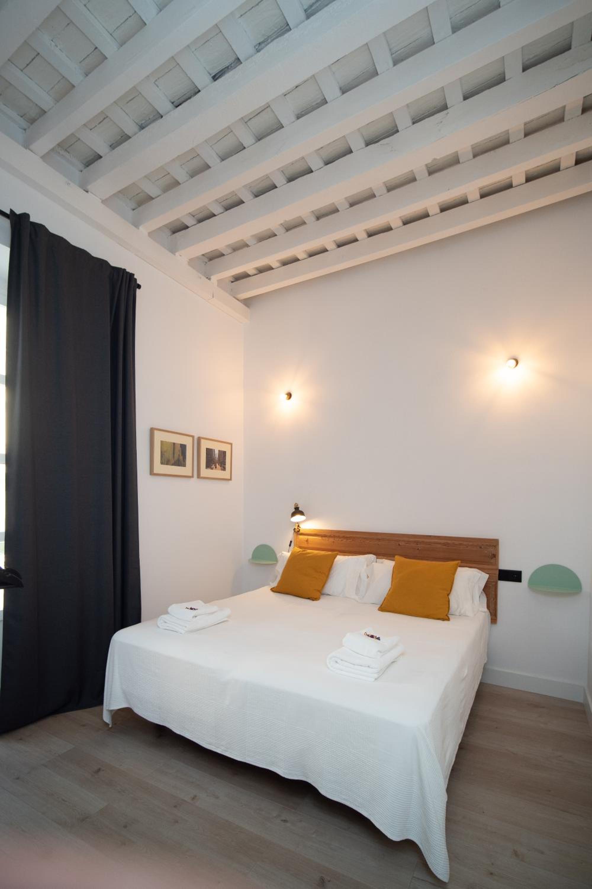 One-Bedroom Apartment - Photo 17