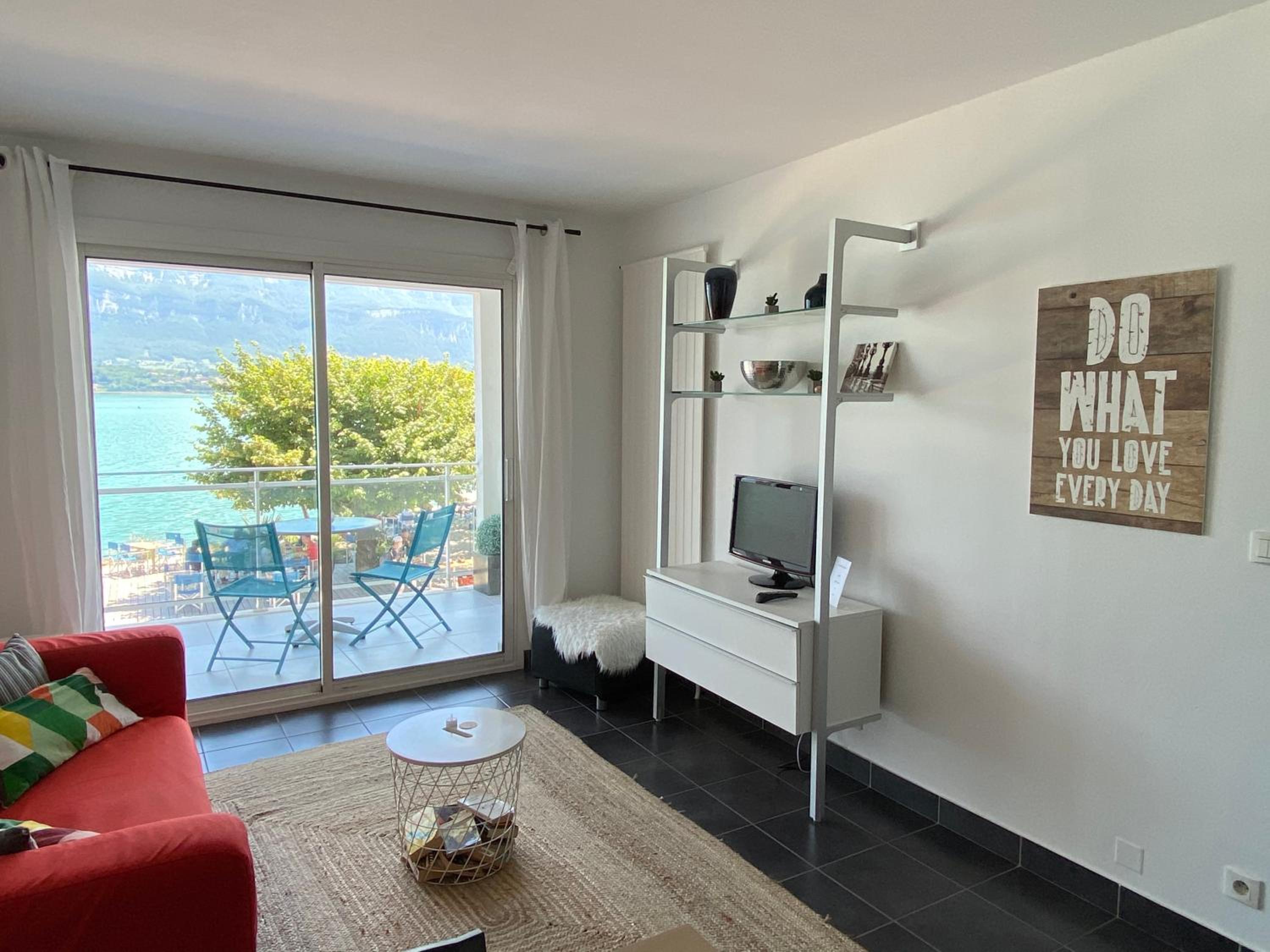 Apartment with Lake View - Parking photo 1