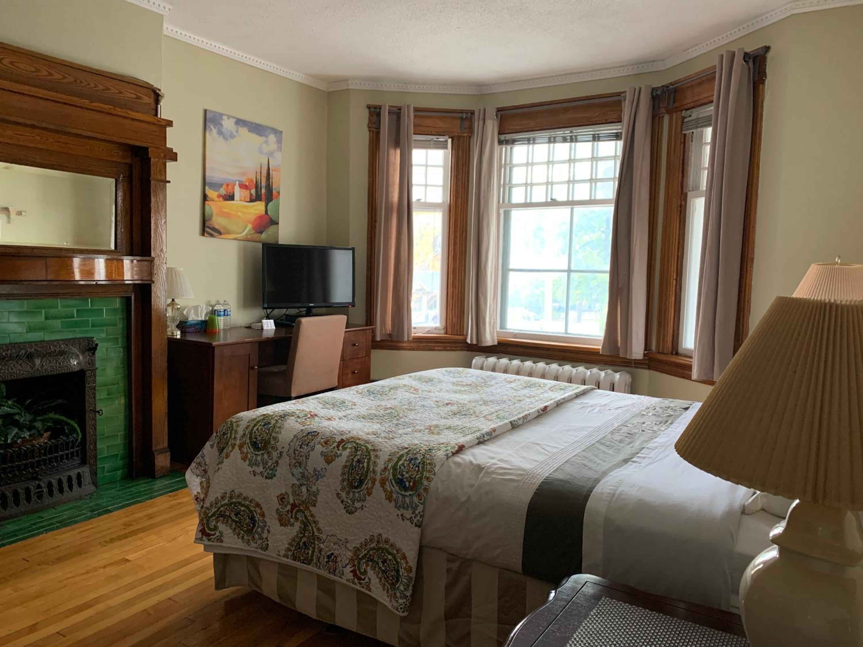 Queen Room with Private External Bathroom  photo 1