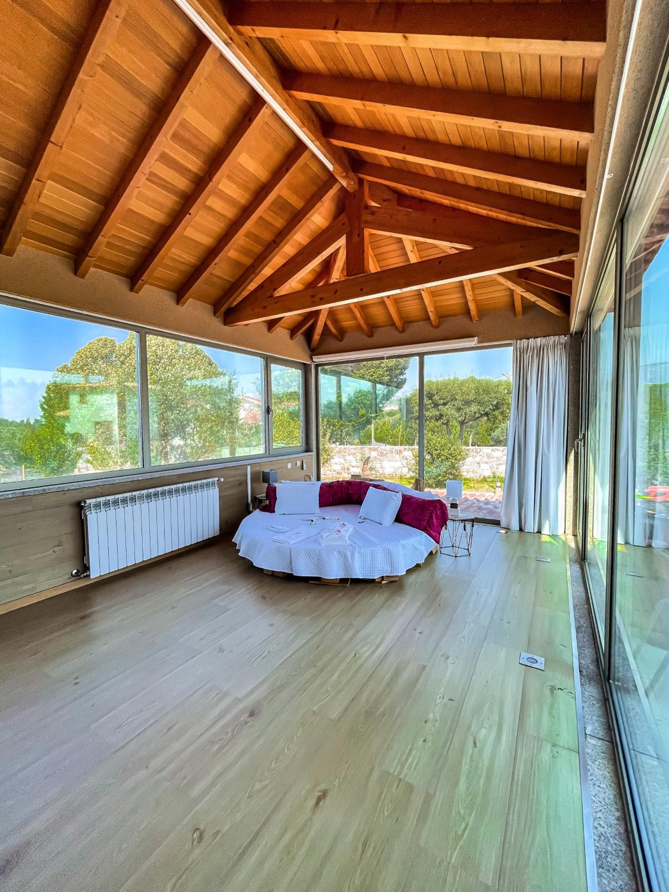 King Room with Pool View - Photo 4