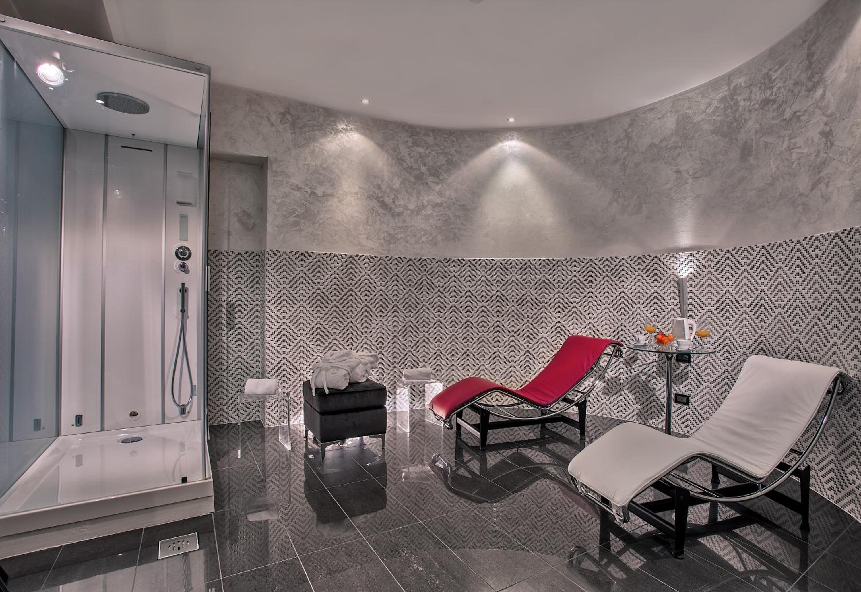 Deluxe King Room - Photo 7