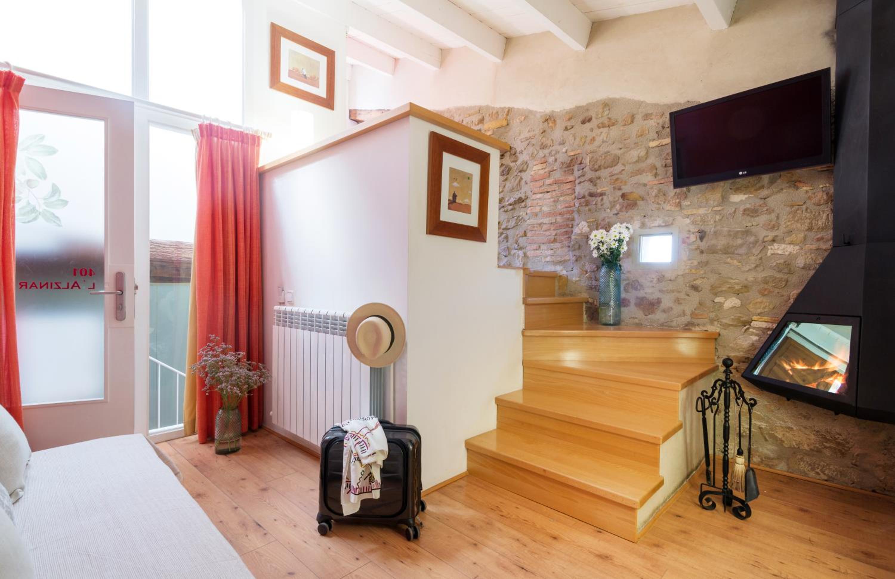 Duplex Room with Fireplace photo 2