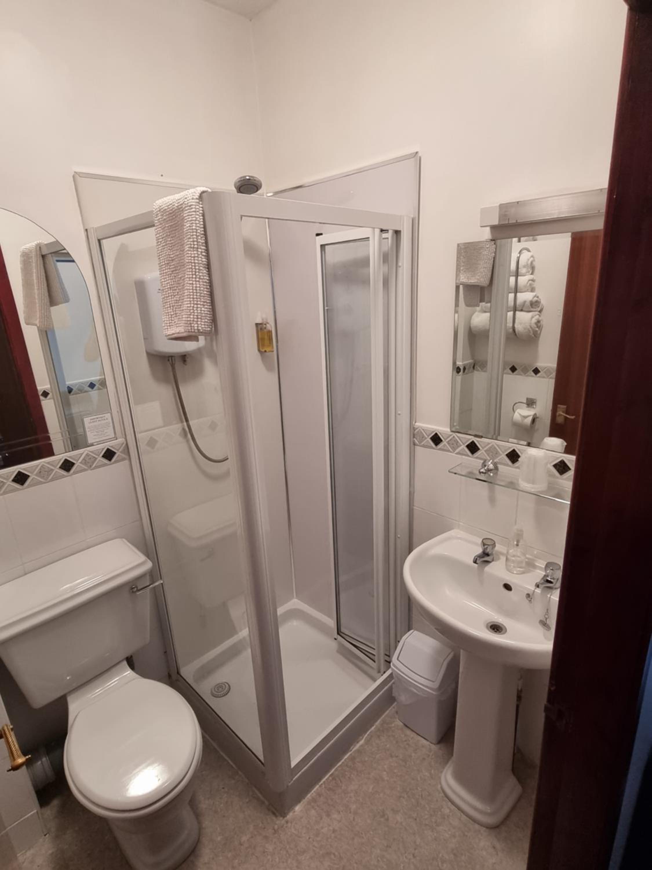 Standard Twin Room (No Hot Tub) - Photo 2