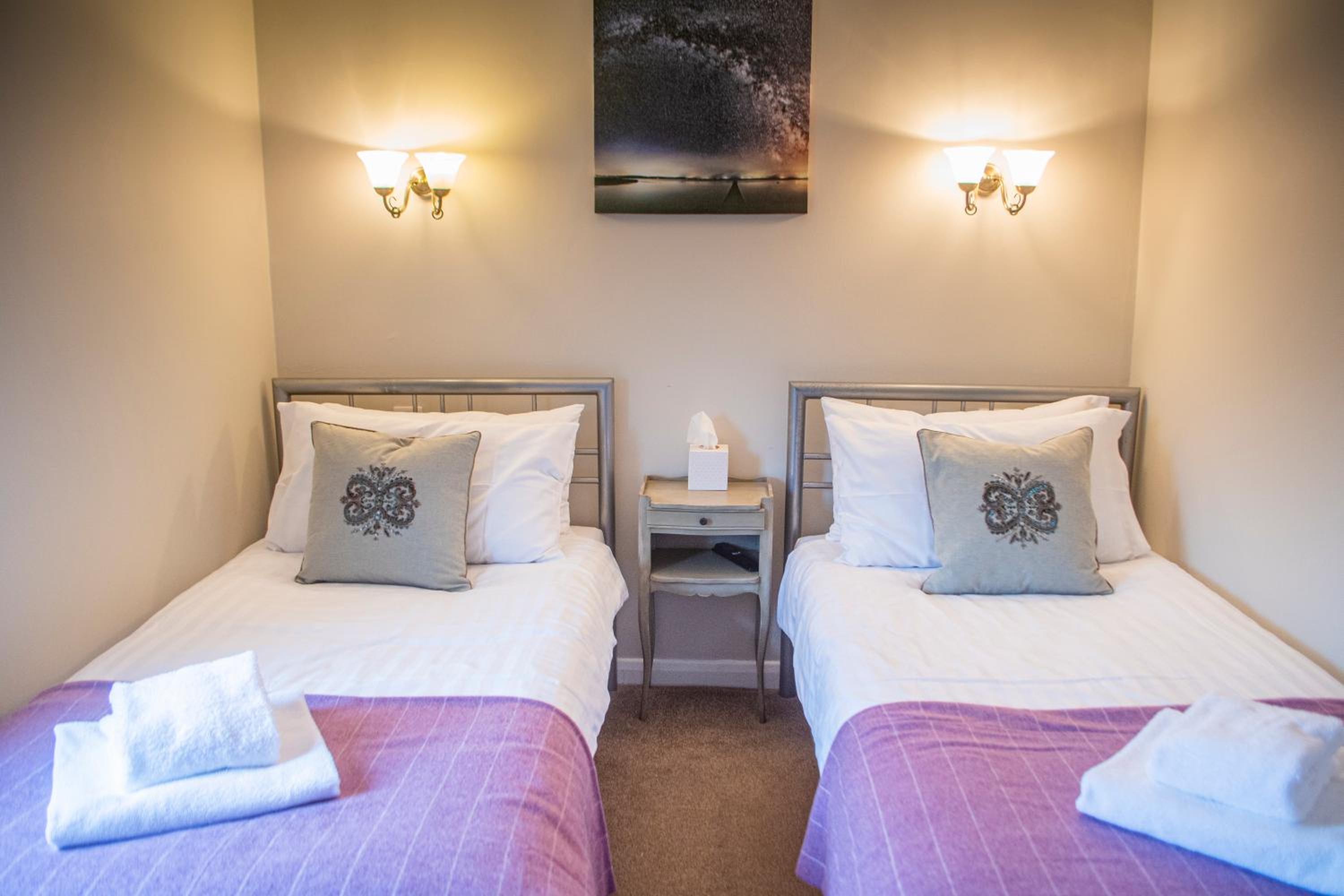 Standard Twin Room - Photo 1
