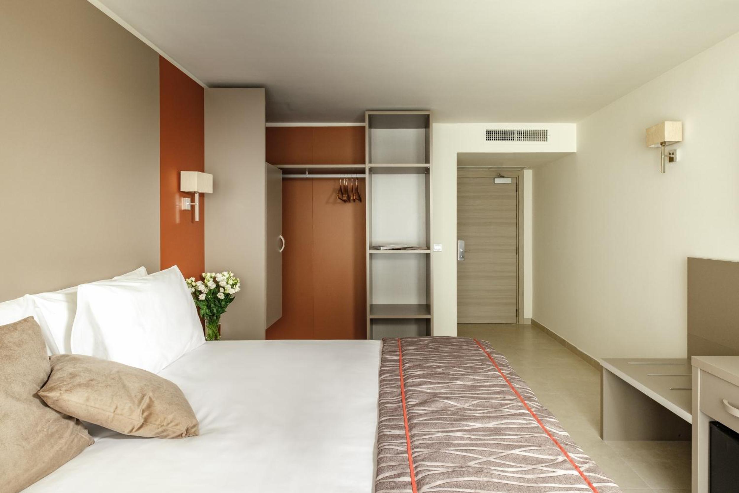 Habitación Doble Estándar o con Dos Camas Individuales.