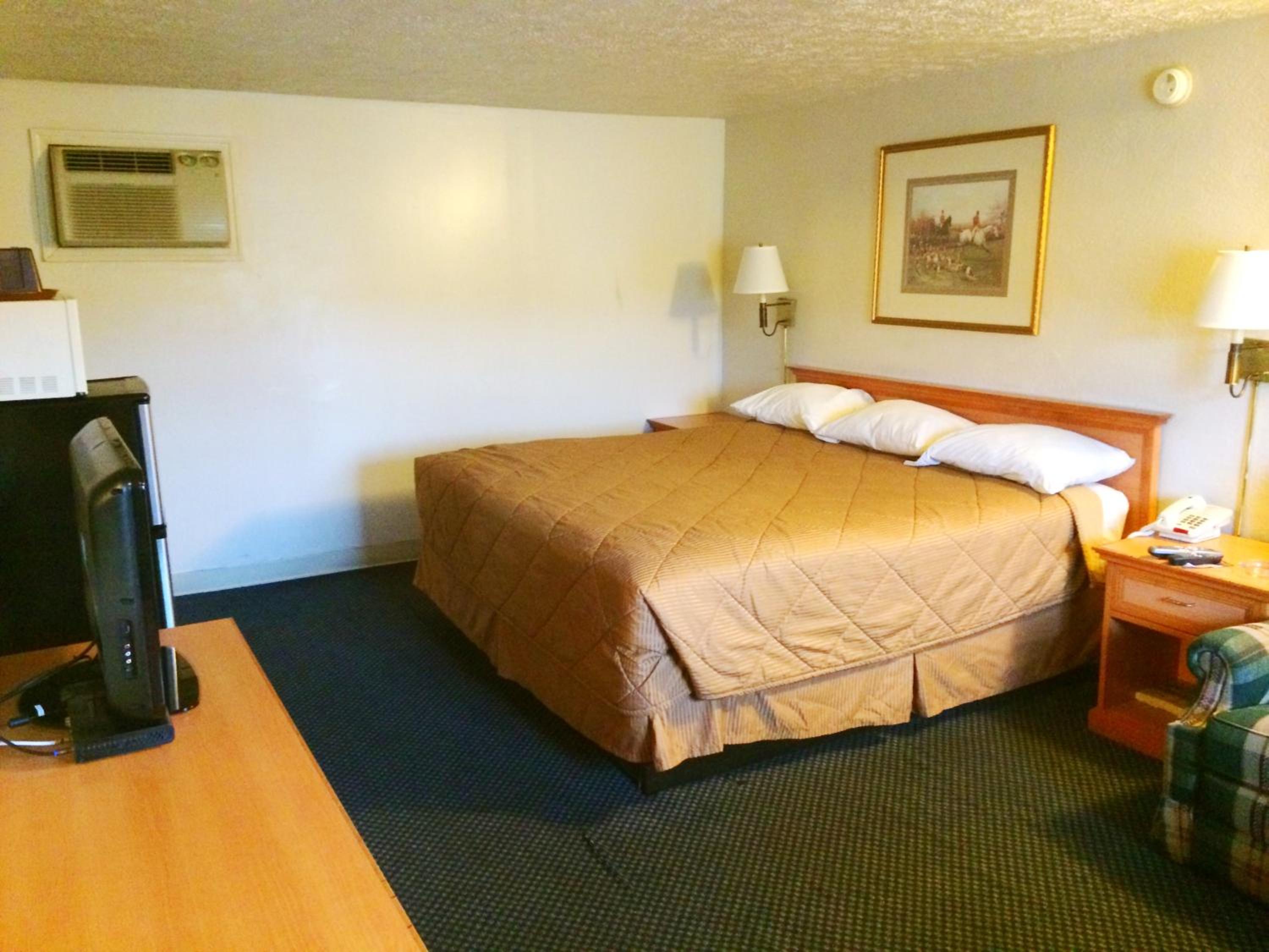 King Room - Non-Smoking photo 2