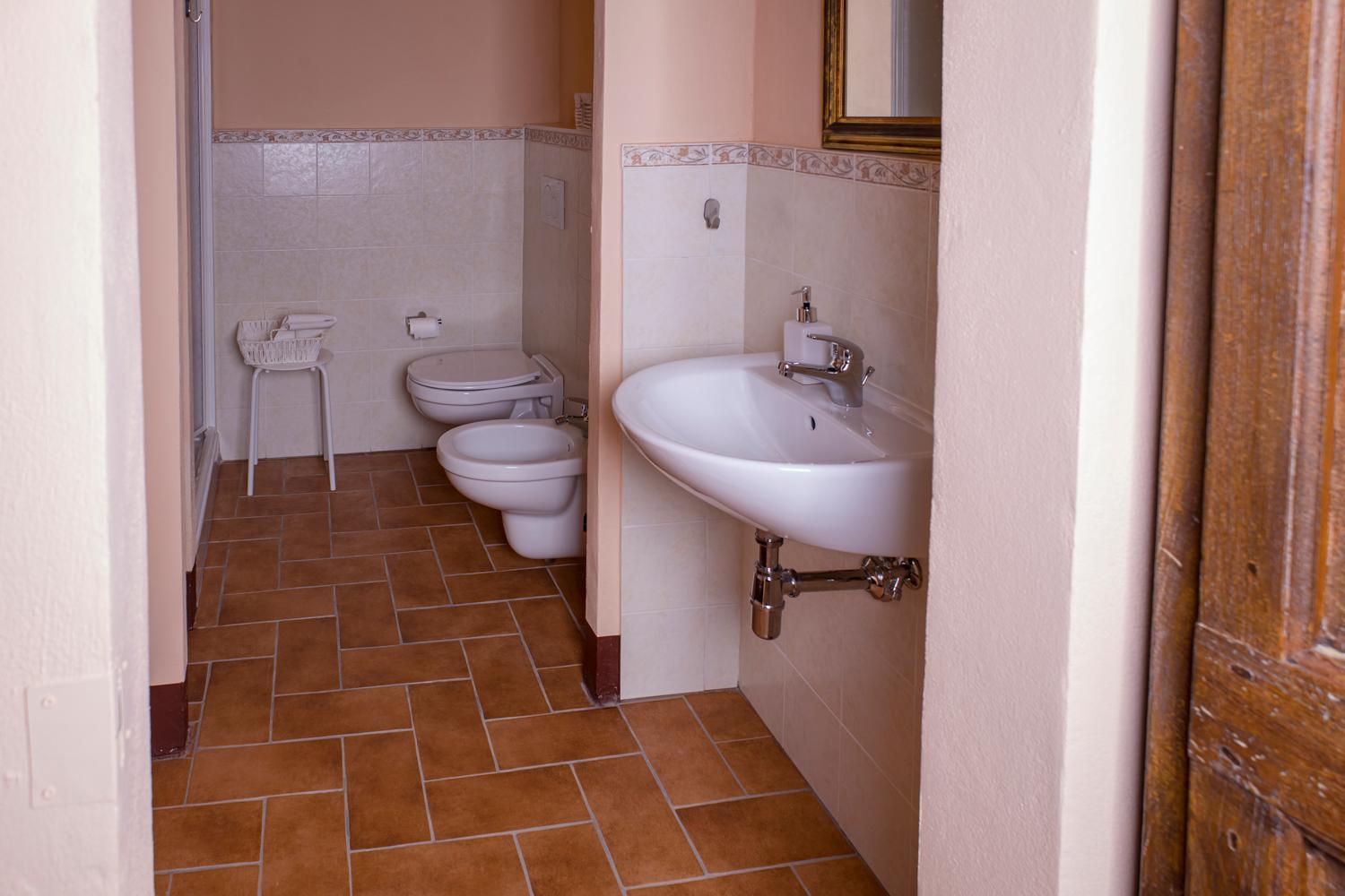 Quadruple Room - Photo 8
