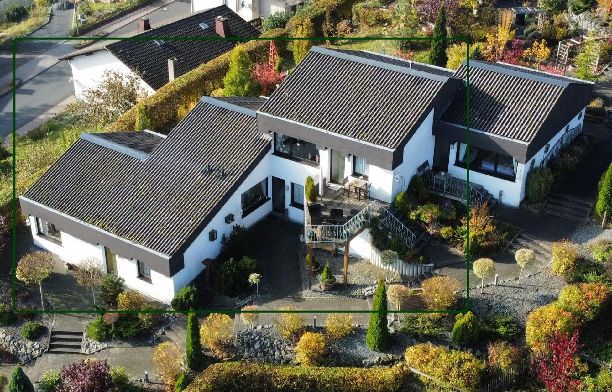 Seven-Bedroom House photo 2