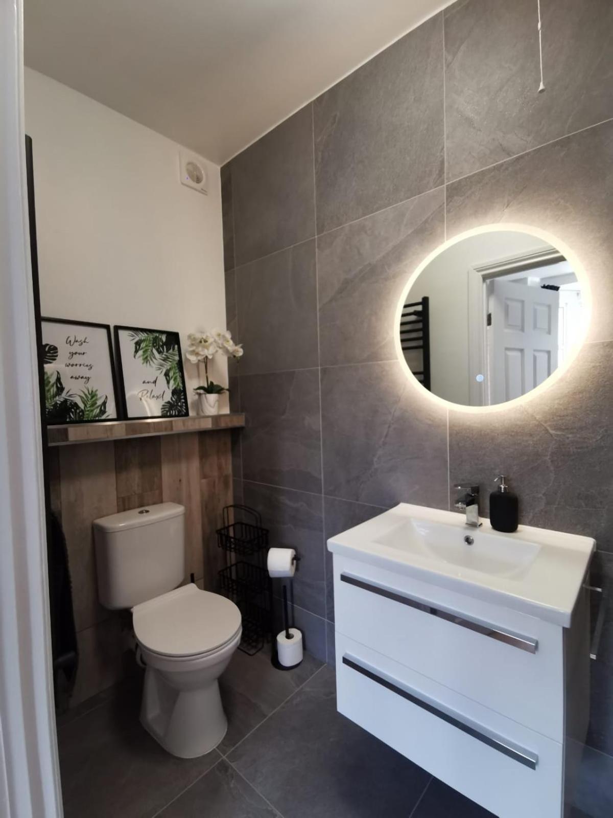 Double Room with Private Bathroom - Photo 28