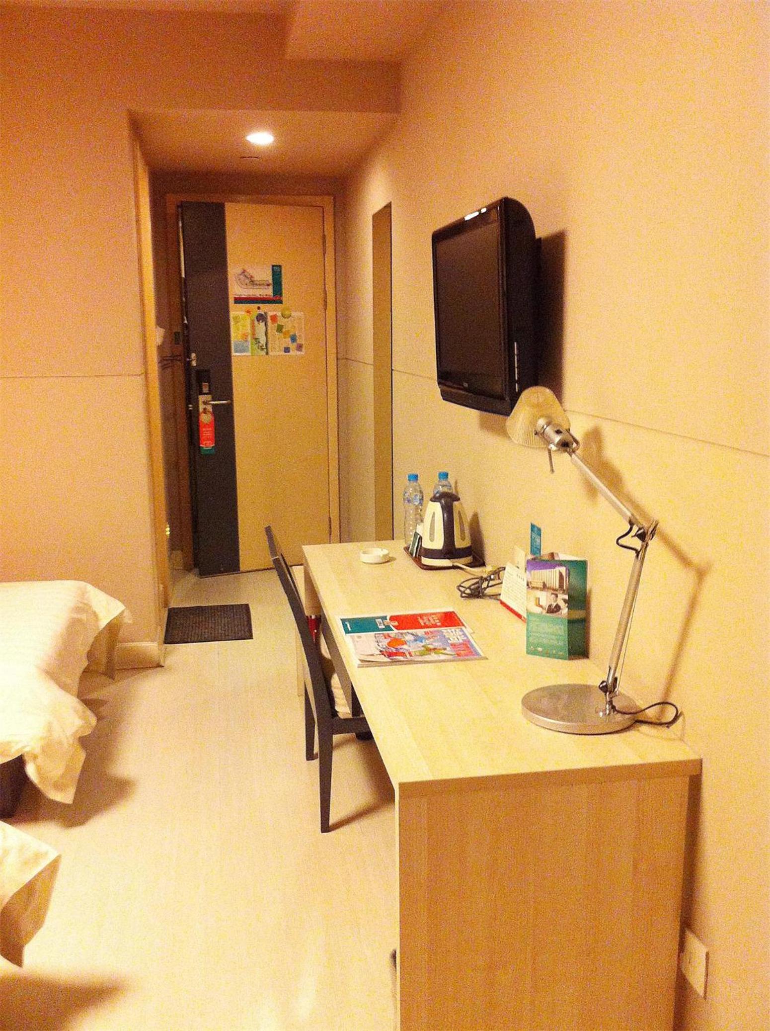Elegant Twin Room photo 2