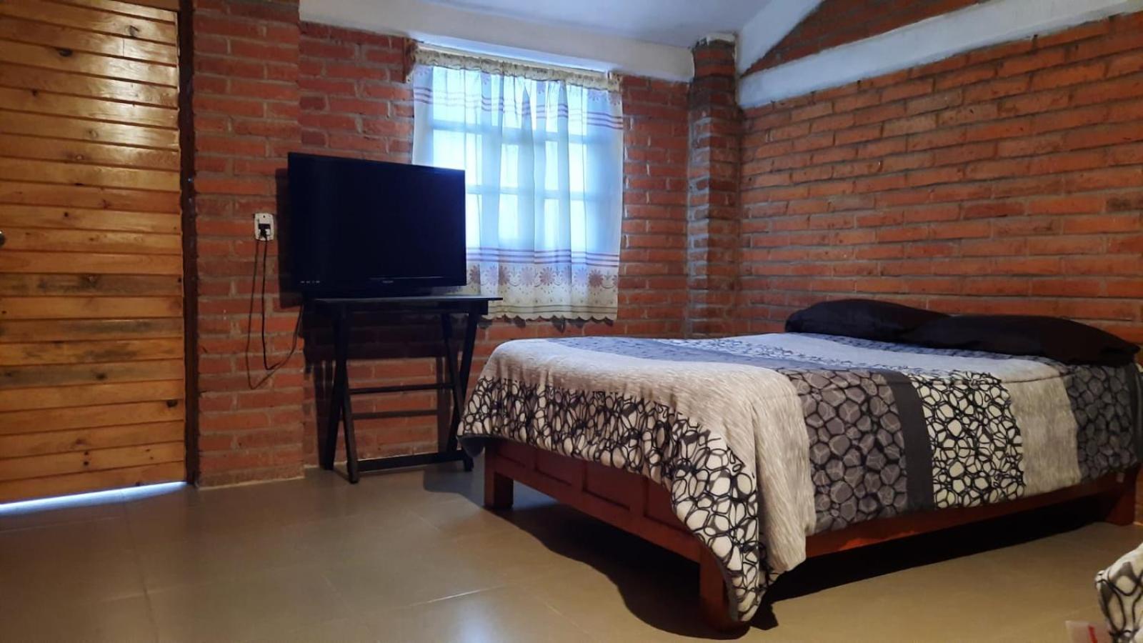 One-Bedroom House - Photo 6