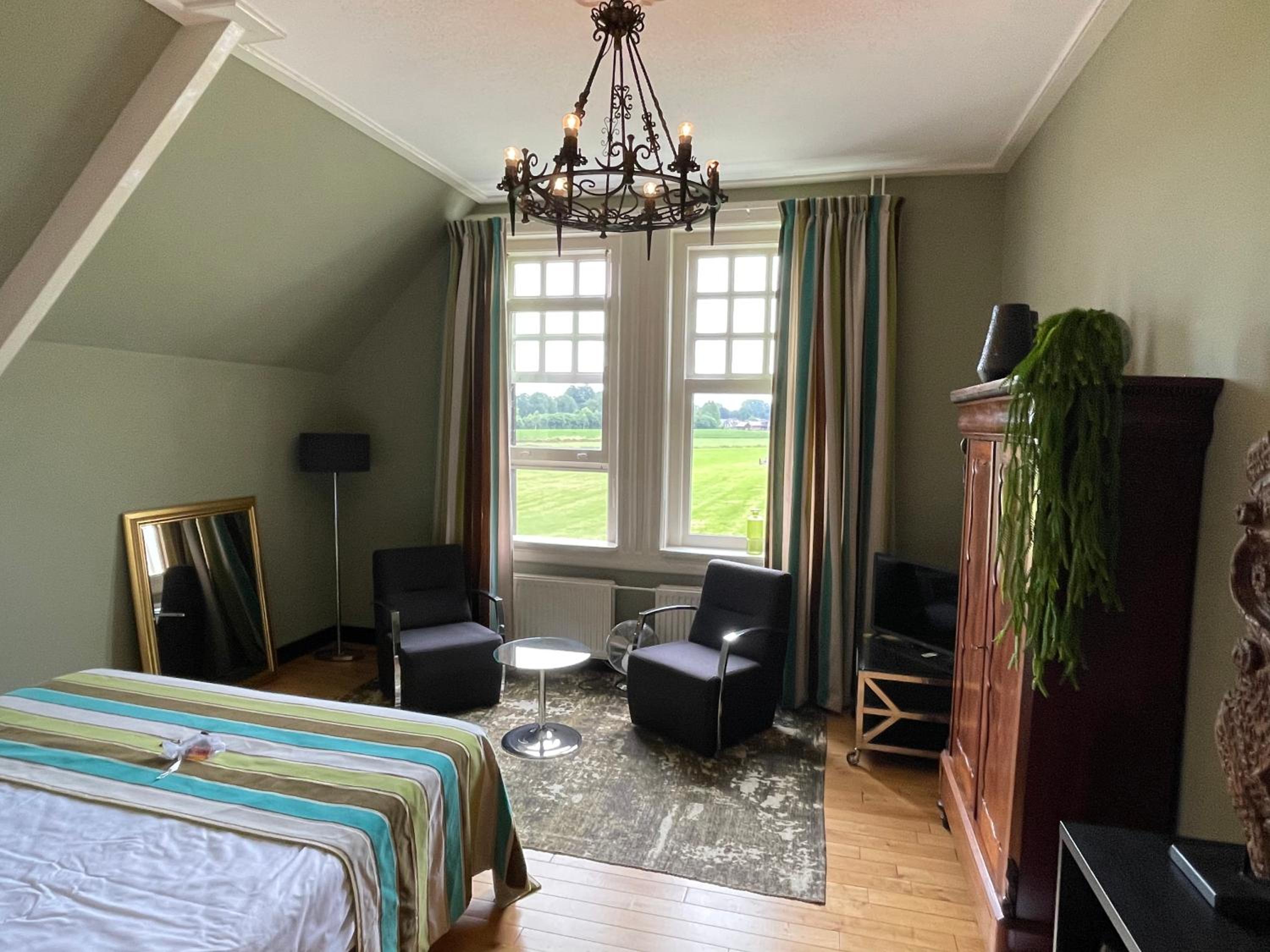 Grand Deluxe Room