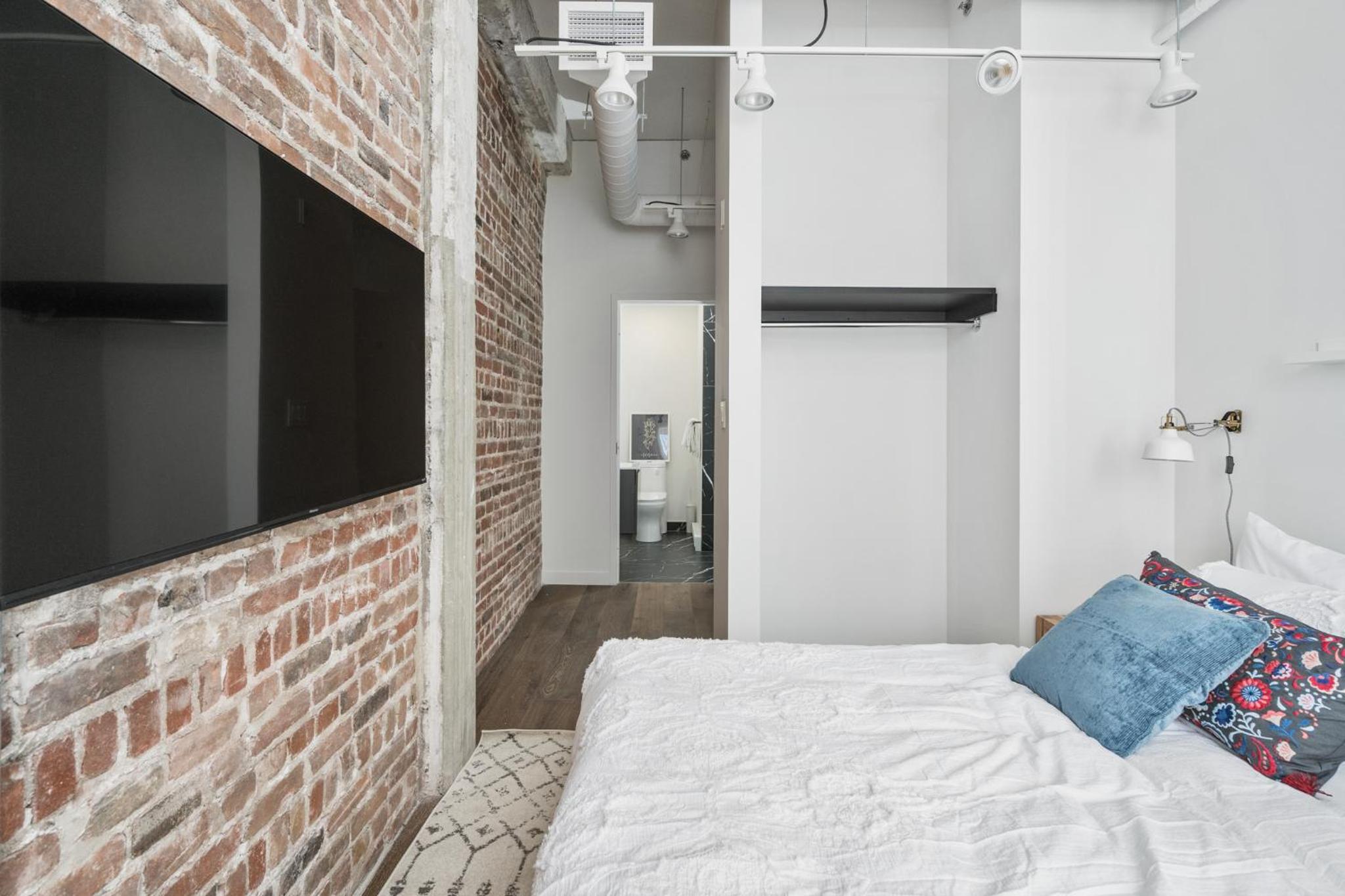 Two-Bedroom Superior Apartment - Photo 42