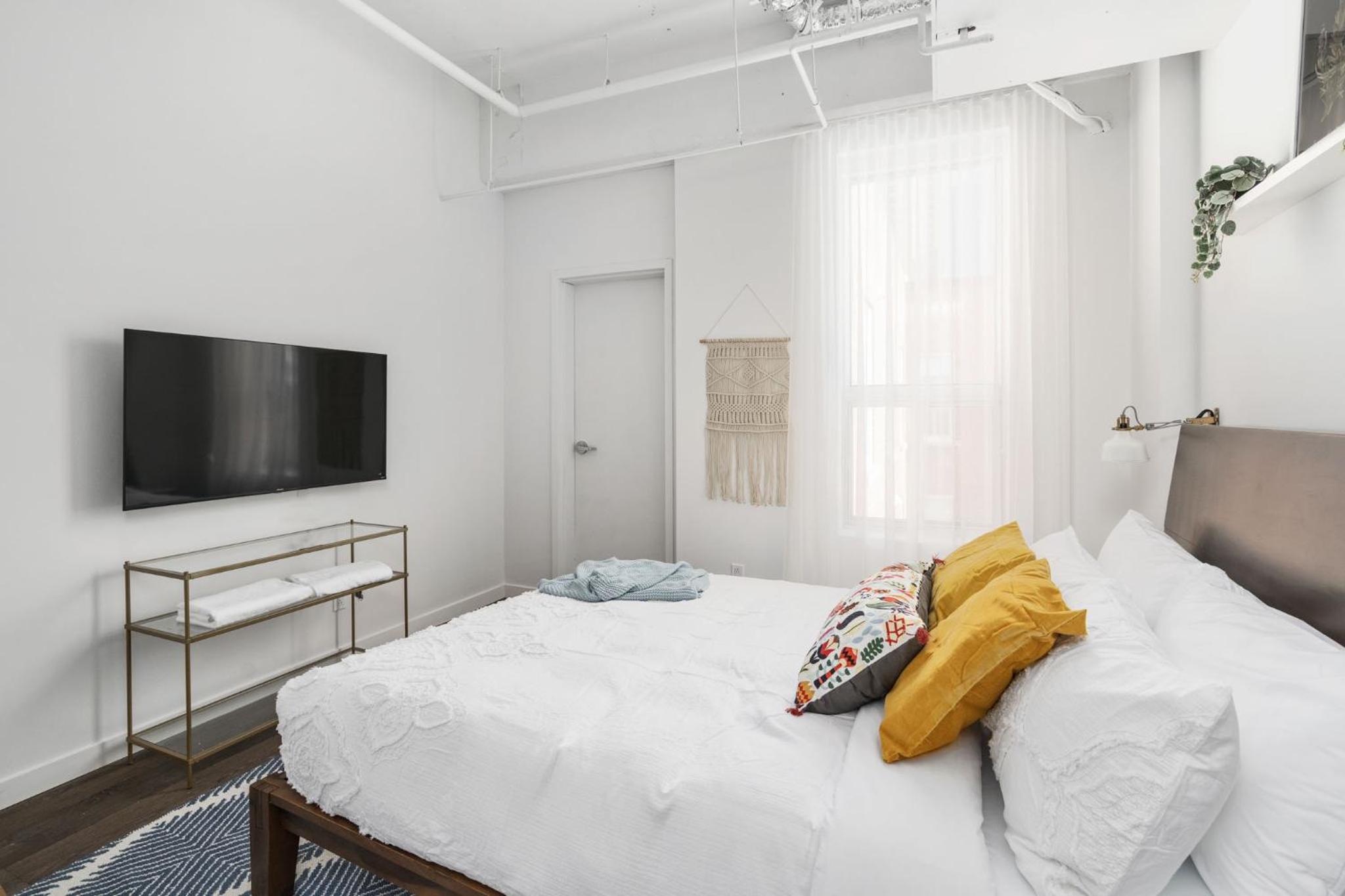 Two-Bedroom Superior Apartment - Photo 38
