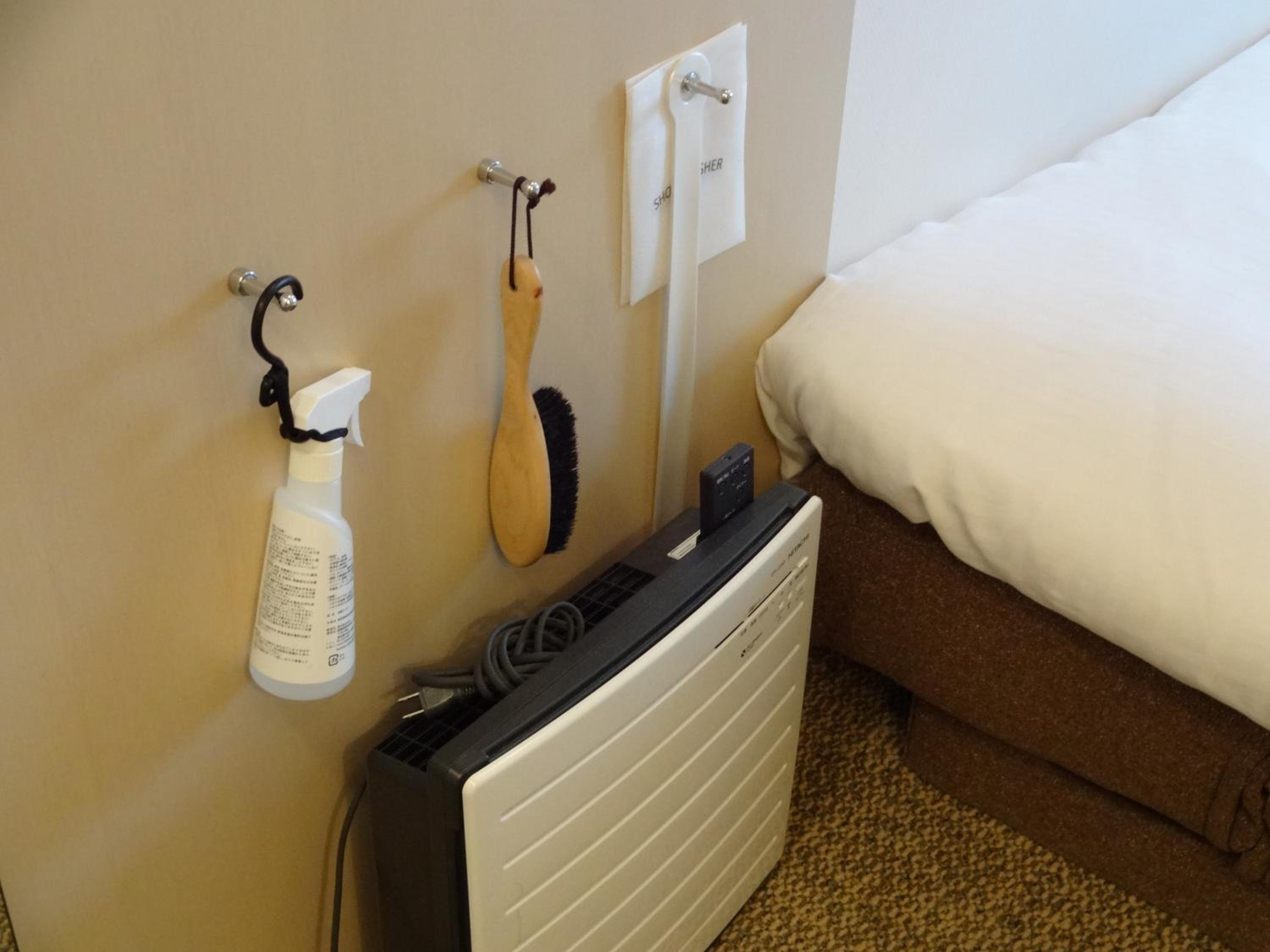 Corner with One Twin Bed and 2 Adults Occupancy (Non Smoking) photo 3